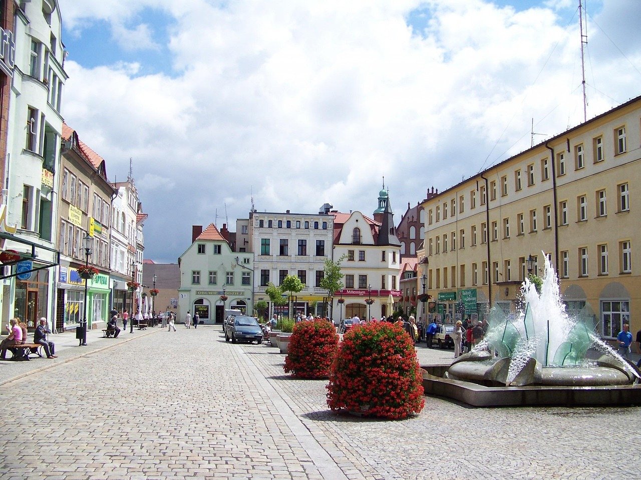 Auto Kasacja Żary - dojazd lawetą do centrum miasta (na zdjęciu Rynek w Żarach)