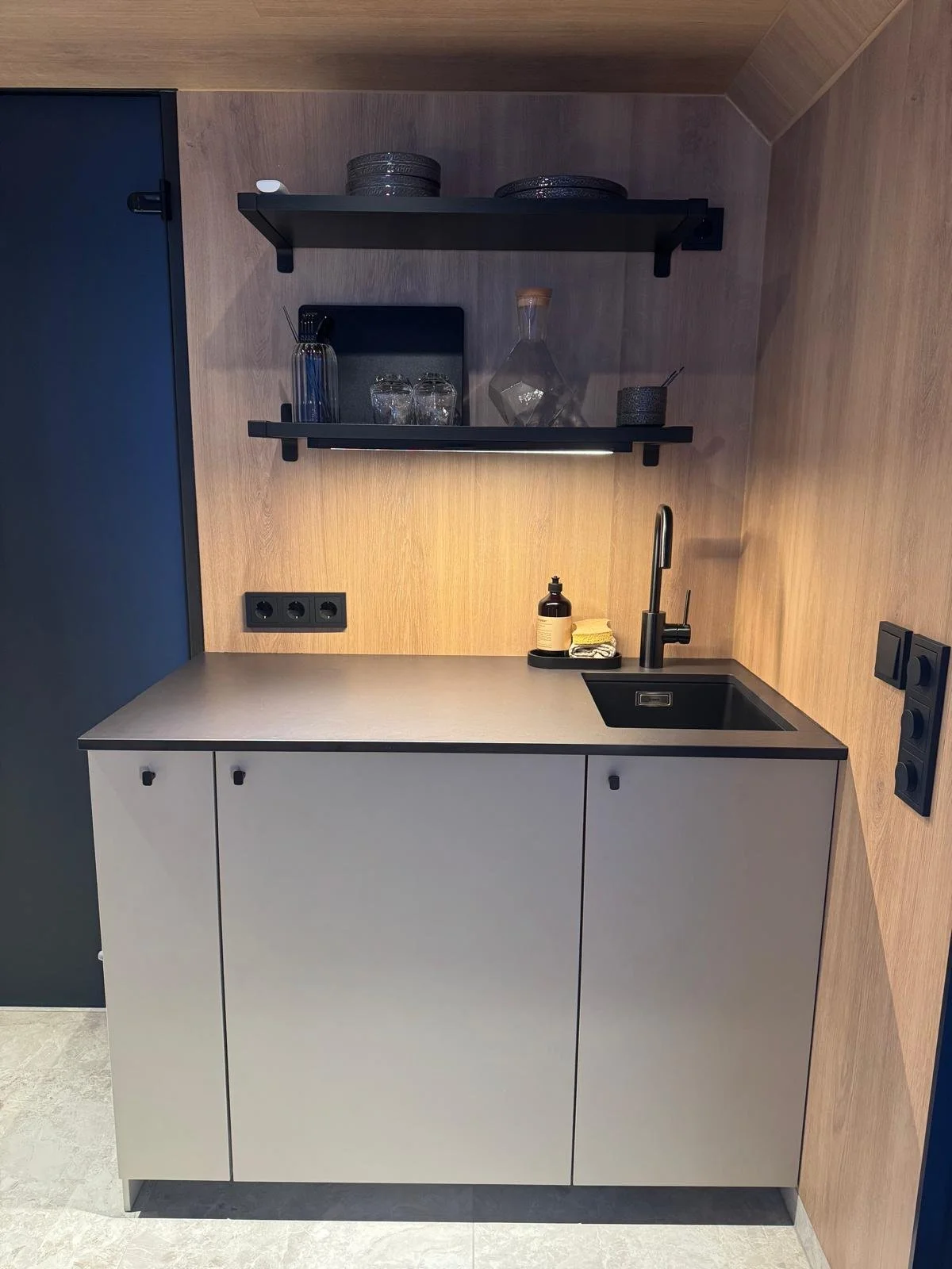 Kitchenette-area_1.jpg