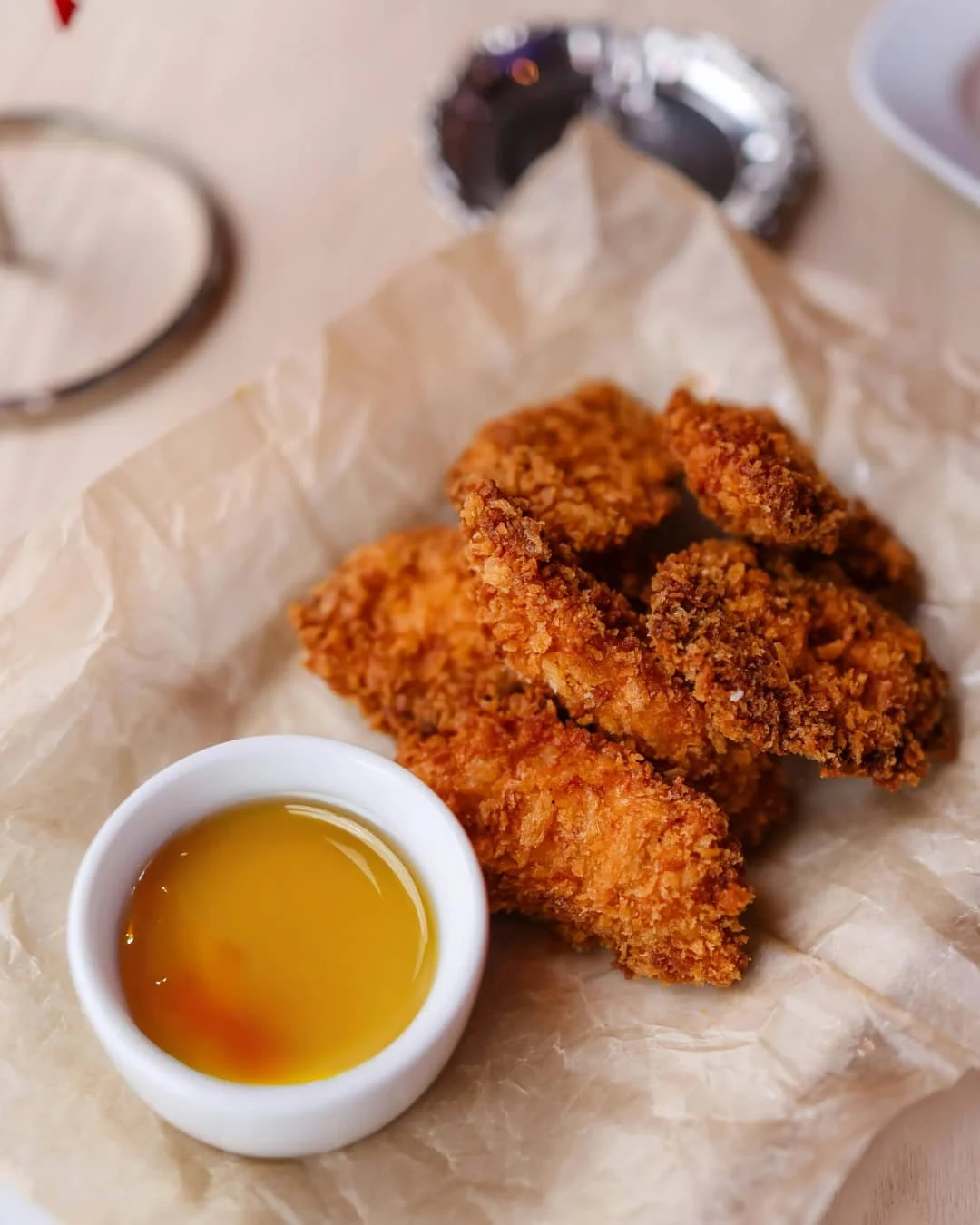 Panētās vistas strēmelītes ar medu un sinepēm