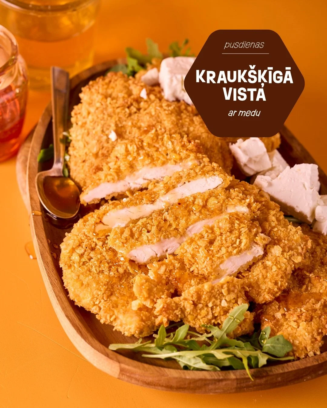Krauk&scaron;ķīga vista ar medu &ndash; mūsu piedāvājums tavām pusdienām! 🍯 🍗

Zeltaini krauk&scaron;ķīga panējuma kārtiņa, maigi karamelizēts medus un sāļais fetas siers, &scaron;ī būs kombinācija, kas pārsteigs ar katru kumosu.

👩&zwj;🍳 Izmēģin