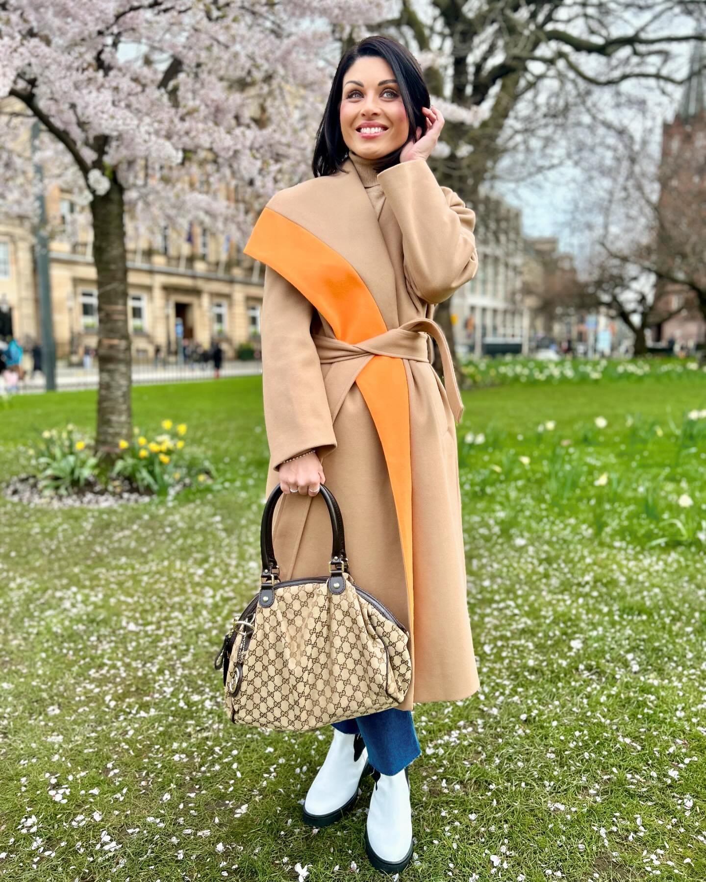 Spring has finally sprung 🌸🌸🌸 well kind of, as this was pretty much the only one hour window that it wasn&rsquo;t actually chucking it down last week!! ☔️☔️☔️
.
Coat @riverisland 
Jumper @marksandspencer 
Jeans @mintvelvet 
Boots @johnlewis 
Bag @