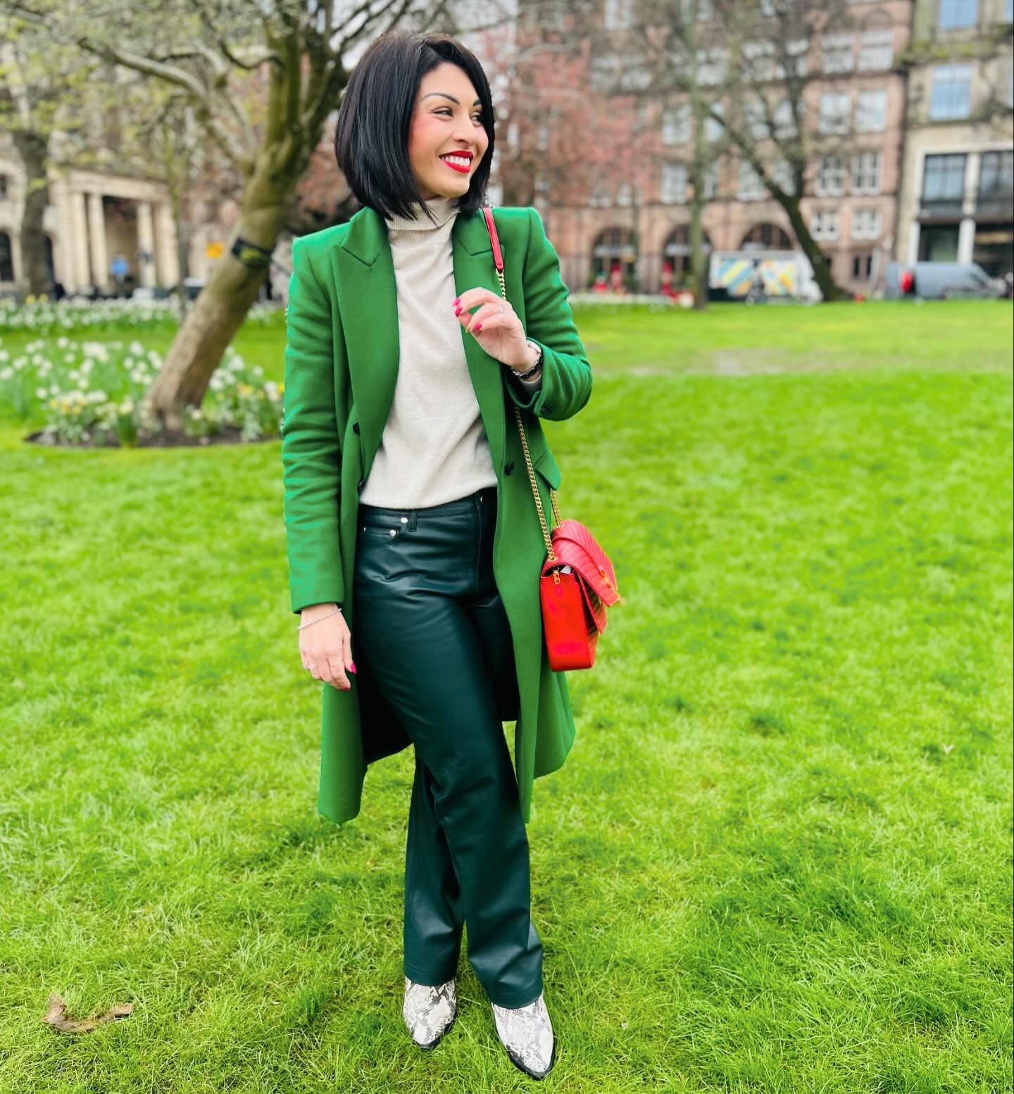 Delicious lunch last week at @duckandwaffle_edb with one of my oldest friends ❤️ 
.
Good food, fab wine and great company is all wonderful therapy on a day off! 🍴🍷👯&zwj;♀️
.
Coat @zara 
Jumper @marksandspencer 
Trousers and boots @riverisland 
Bag