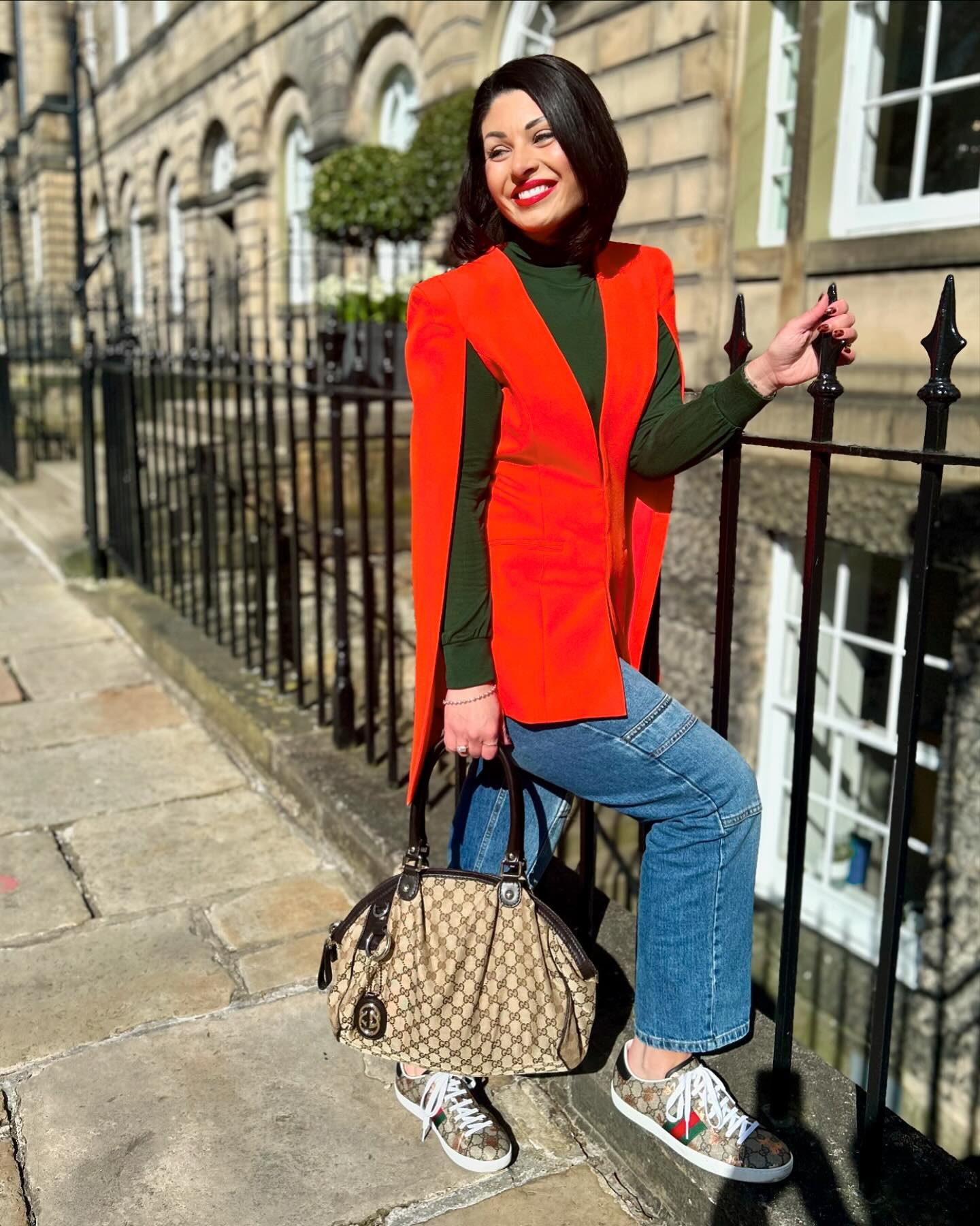 Yay 🙌🏻 it&rsquo;s cape and not coat weather! 
.
Well I was pretty cold in this outfit to be honest but there was actual blue sky so it was time to go to bare ankle territory 😝😳🥶😅
.
Cape @riverisland 
Top @marksandspencer 
Jeans @mintvelvet 
Bag