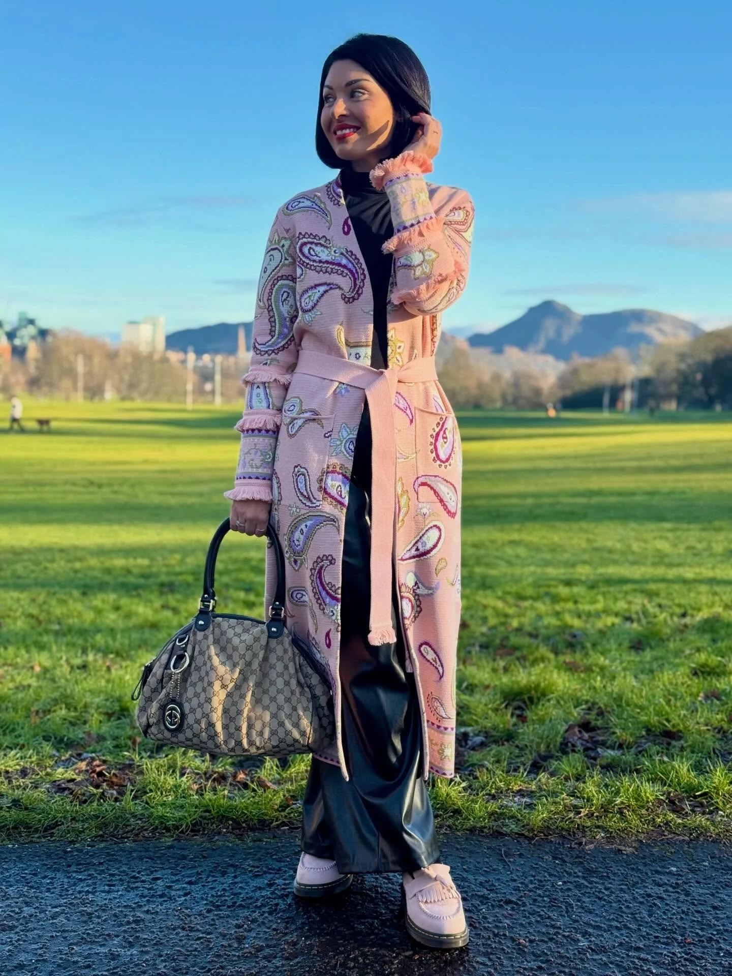 I&rsquo;ve been after a beautiful @hayleymenziesofficial cardigan for a long time so when they added the extra discount on the sale stock, it was definitely my time to strike! Absolutely love it 🥰 🥰🥰
.
Top &amp; trousers @marksandspencer 
Shoes @d