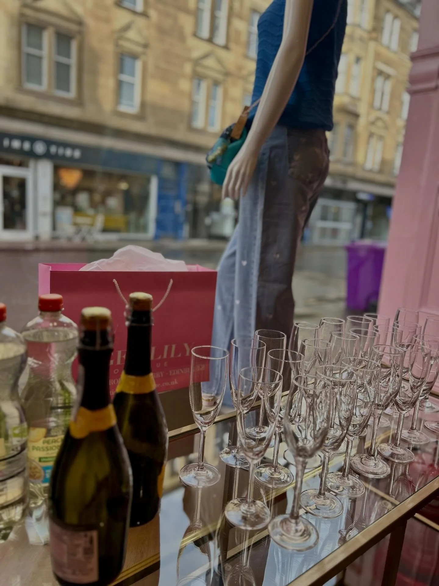 Lovely afternoon talking all things @tanyasukistyle at @tigerlilyboutiquescotland at the Morningside store for my Spring event 💐
.
Whilst Mother&rsquo;s Day is a beautiful day of celebration and gratitude, I&rsquo;m also very aware that it can be a 