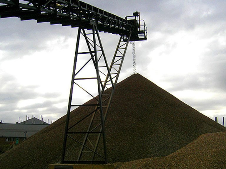 hanson-aggregates-stockpile-conveyor-2.jpg