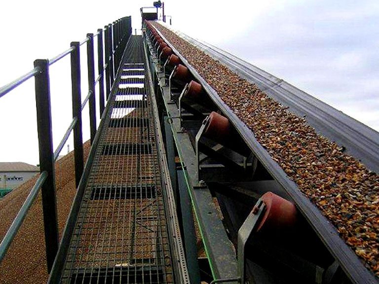 hanson-aggregates-stockpile-conveyor-4.jpg