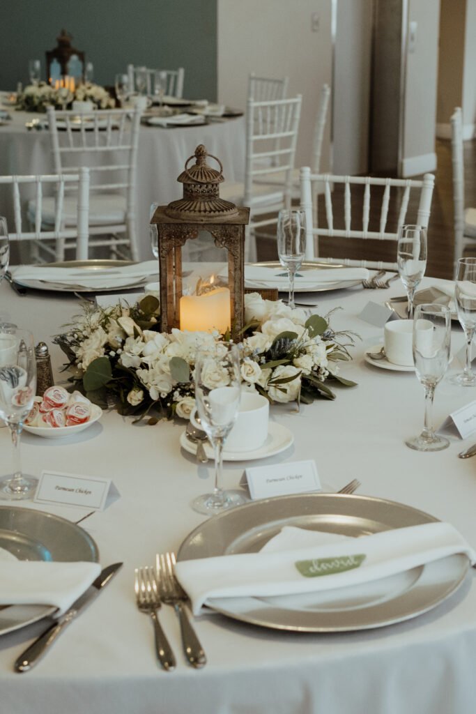 alexis-jean-events-wedding-planning-details-table-setting.jpg