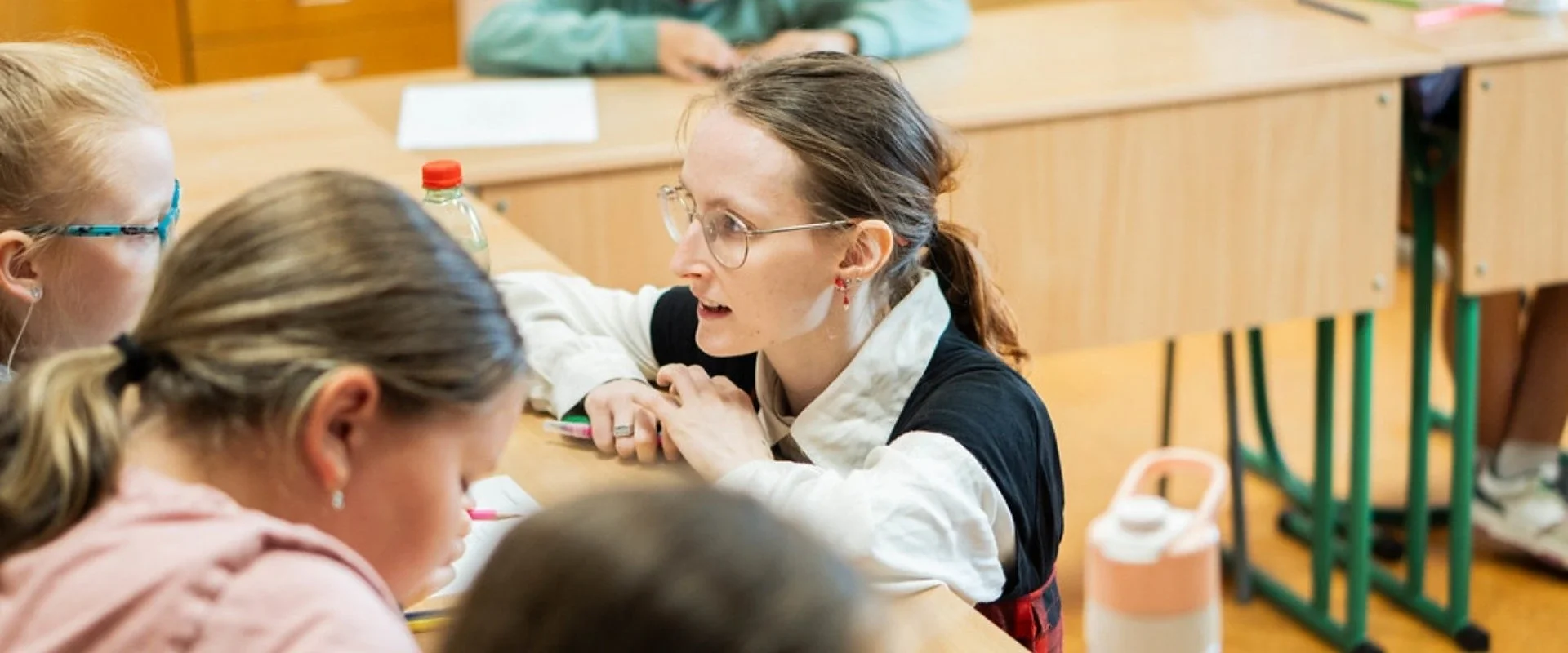 Iespējamā misija dalībnieki prezentē savu ietekmes stāstu, veido pedagoga portfolio un iegūst skolotāja kvalifikāciju Latvijā