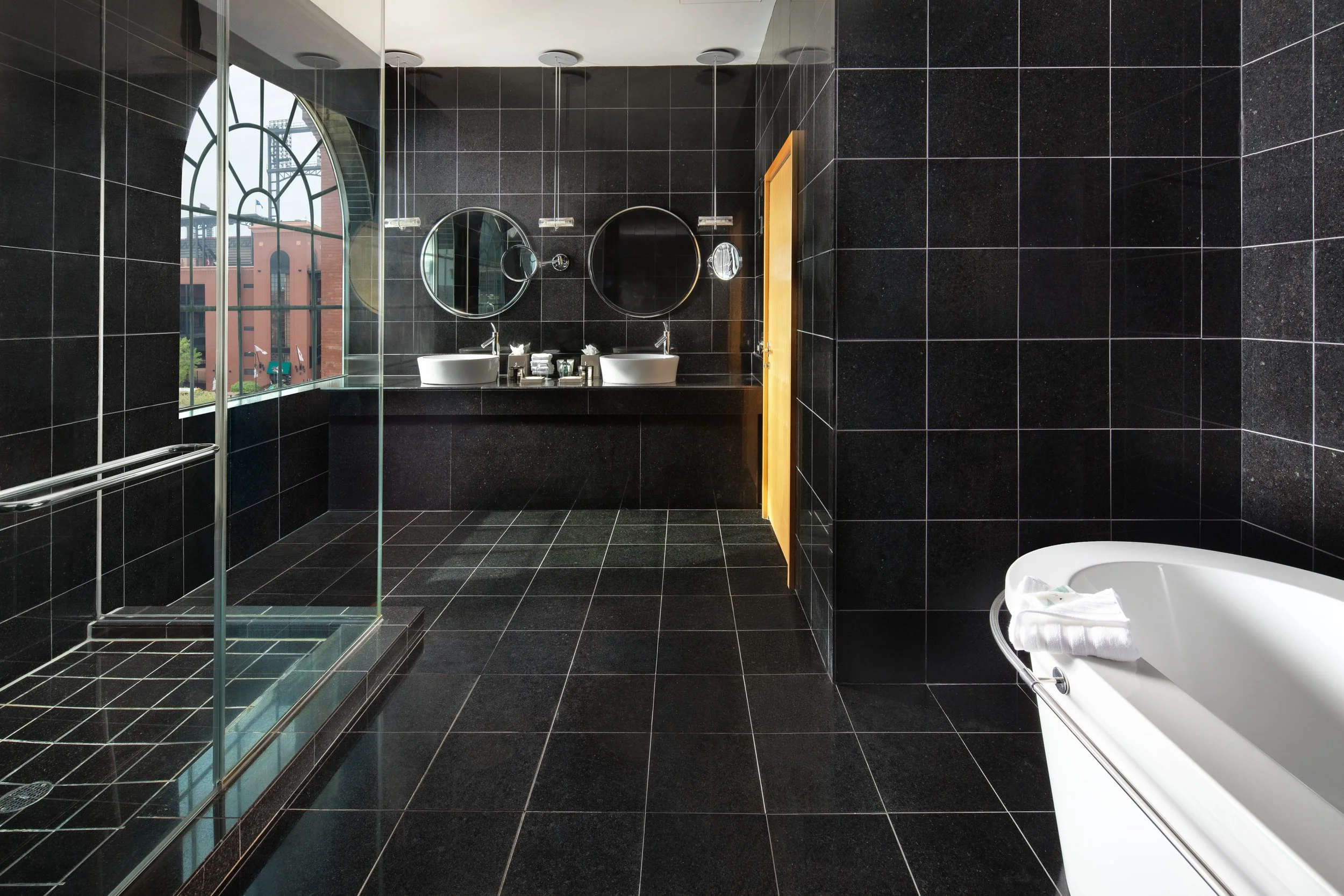 st. louis_presidential_suite_bathroom_27_1.JPG