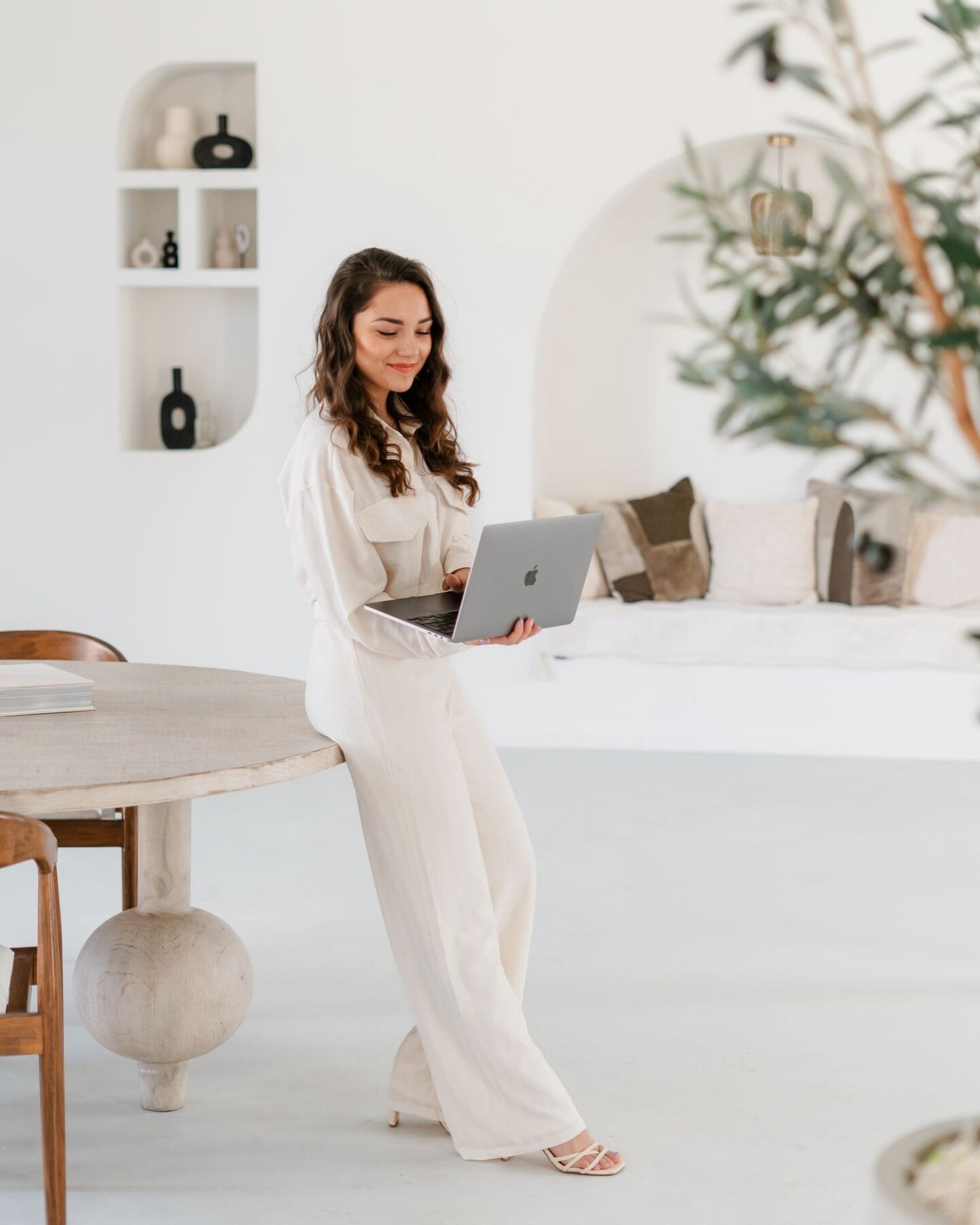 De tweede keer dat ik Elise mocht fotograferen en deze keer in een andere studio namelijk @studioshay.nl😍 Zal snel meer delen want deze shoot is ook zooo gaaf geworden!

En wat ook onwijs leuk is is dat Elise model staat tijdens de volgende branding