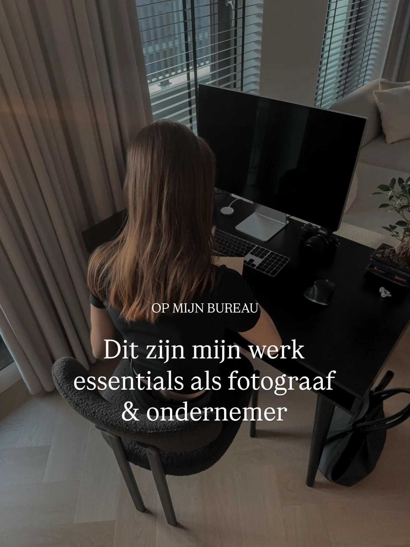 Ik krijg heel vaak de vraag welke laptop &amp; scherm ik gebruik en of ik tips heb hiervoor. Dus bij deze, swipe voor mijn daily work essentials🫶🏼 

Al vanaf het moment dat ik begon met fotograferen besloot ik een macbook te kopen, die is ondertuss