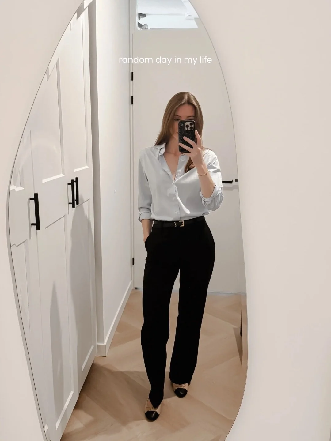 Day in the lifeee! Heel veel testen, calls, overleg en nog meer testen!🤍 Can&rsquo;t wait to launch Shootstack Studio👀 Ondertussen gaan de coaching, editing en brand shoot voorbereidingen ook gewoon door, dus busy days!