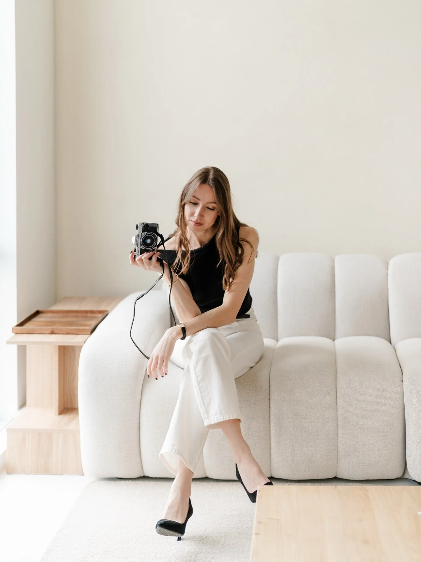 Another week another shoot &amp; edit marathon!🎞️ Dit weekend al veel ge-edit, administratie gedaan, content uitgewerkt, nog een brand shoot gefotografeed en de fotoshoots voor deze week voorbereid.😮&zwj;💨

Deze week ook opnames voor @shootstack.i