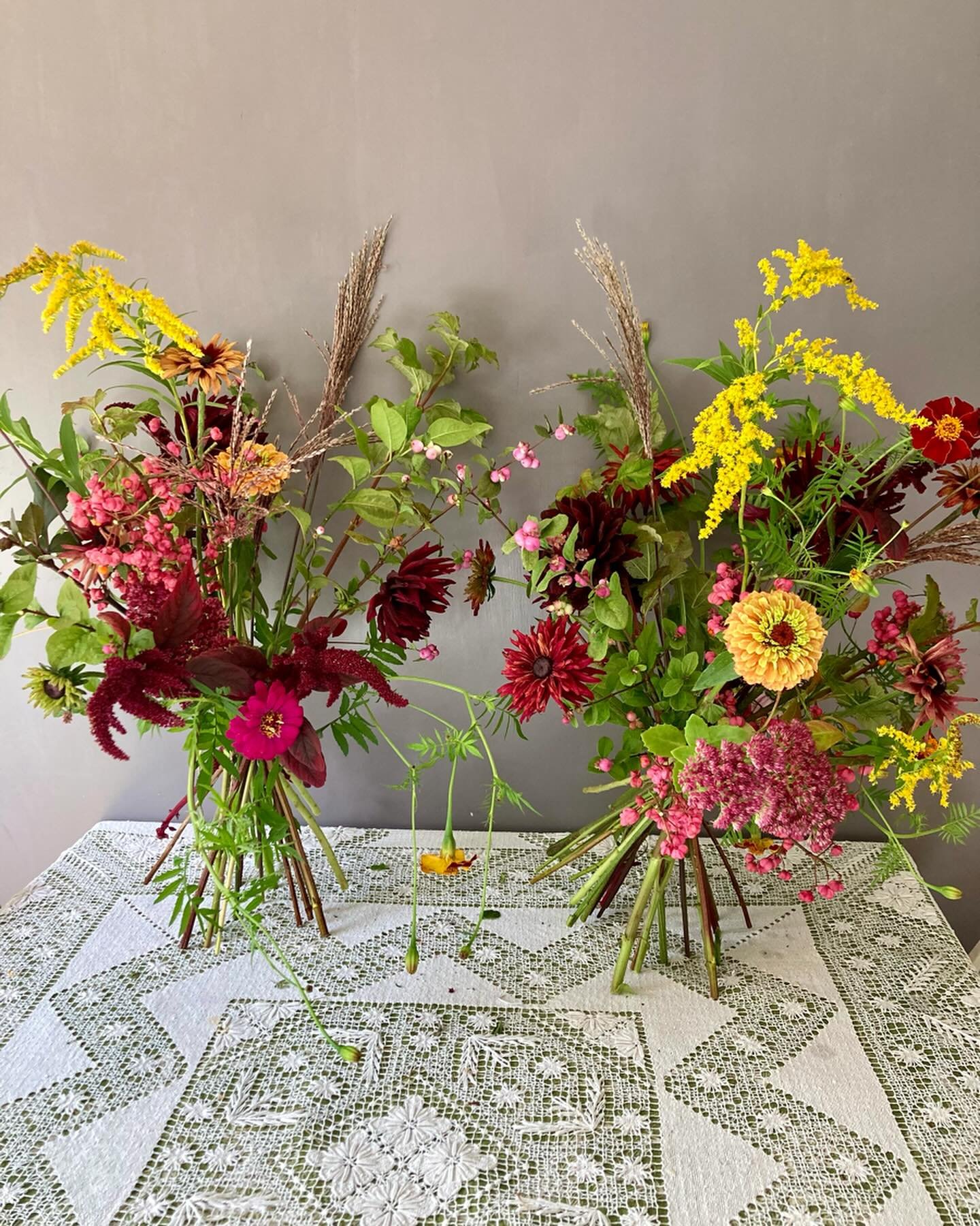 Both dark and bright tones in these two large bouquets going out today, thank you to Saltbox flowers  #stroudflorist #cotswoldsflorist #bouquet #zinniasofinstagram #dahliaseason #floristgrower #flowerpatch #cutflowers #eventflowers