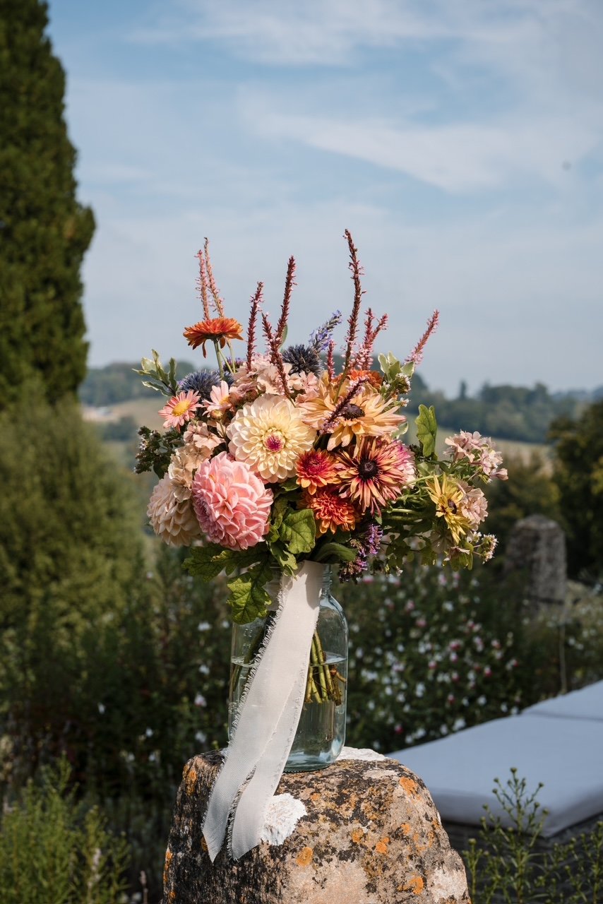 Some more snaps from the special day... 
Still taking bookings for 2025 if you would like to get in touch! 💐🥂😍
#weddingflowers #cotswoldwedding #stroudflorist
