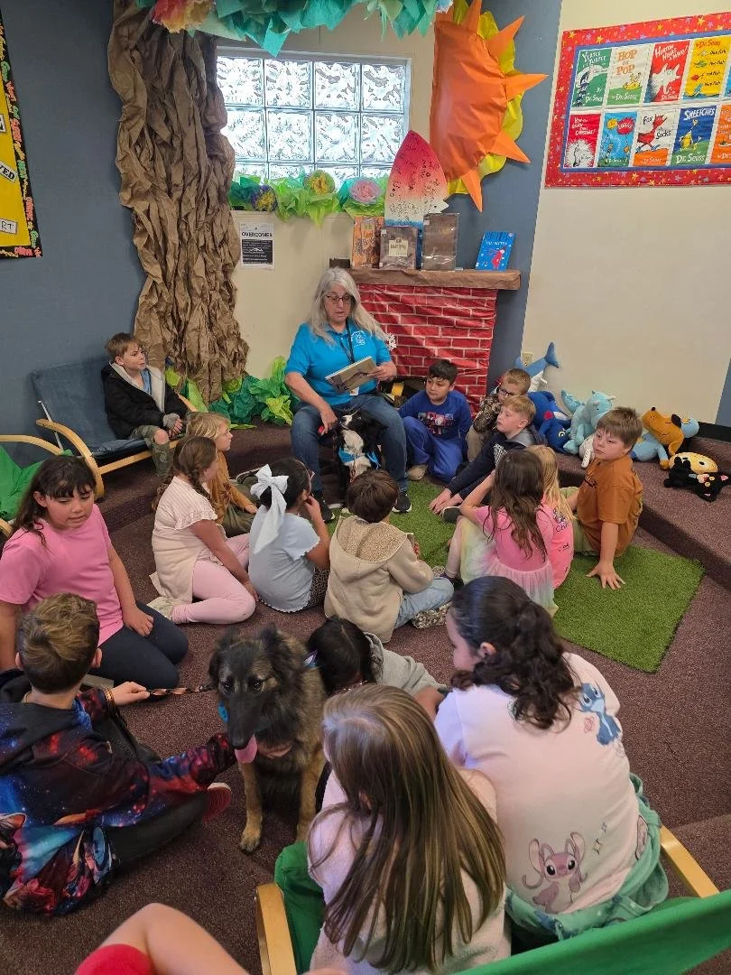 Liz and Pearl Reading.jpg