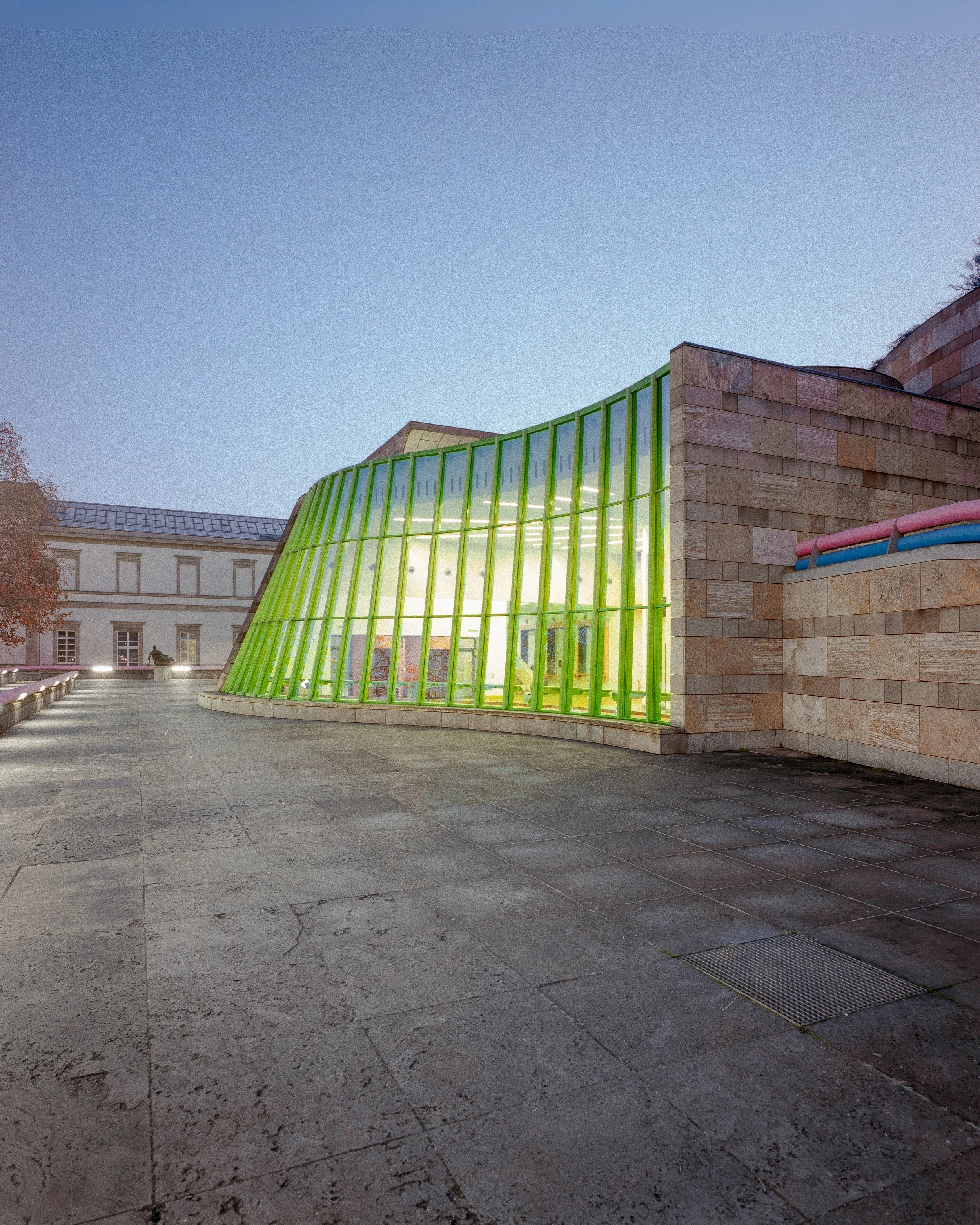Staatsgalerie stuttgart James Stirling architekt Architectural stuttgart Architektur Fotograf architektur fotografie architectural photography medium format photography Mittelformat mamiya design interior Stuttgart bau julian holzwarth