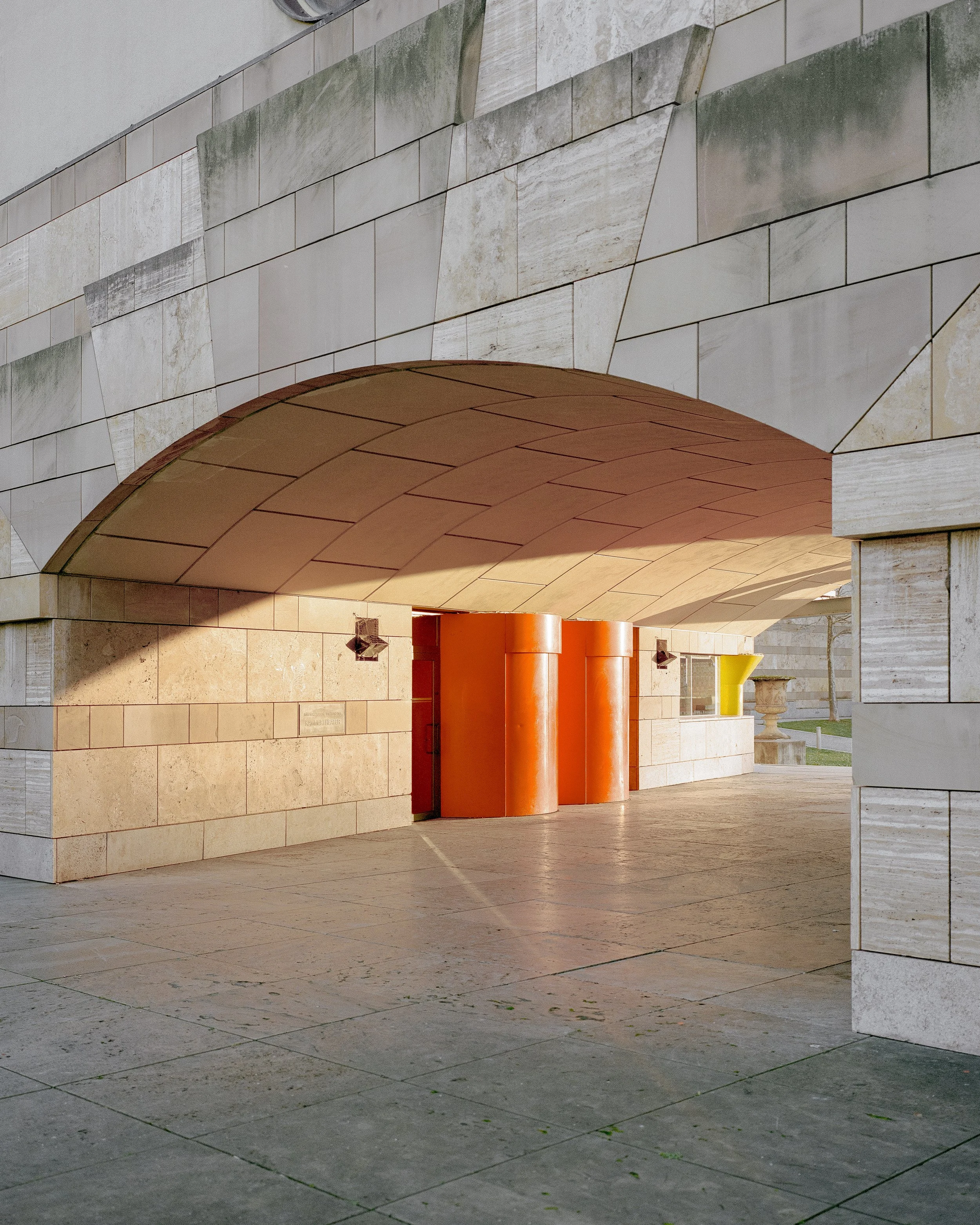 Staatsgalerie stuttgart James Stirling architekt Architectural stuttgart Architektur Fotograf architektur fotografie architectural photography medium format photography Mittelformat mamiya design interior Stuttgart bau julian holzwarth