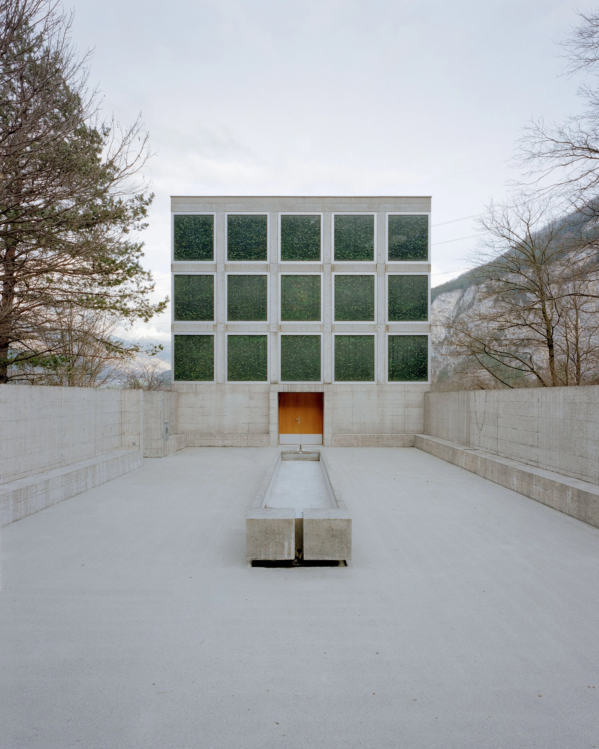 julian holzwarth autobahn Kapelle erstfeld Schweiz Guignard& Saner architekten Architectural stuttgart Architektur Fotograf architektur interior fotografie architectural photography medium format photography Mittelformat mamiya design Stuttgart 