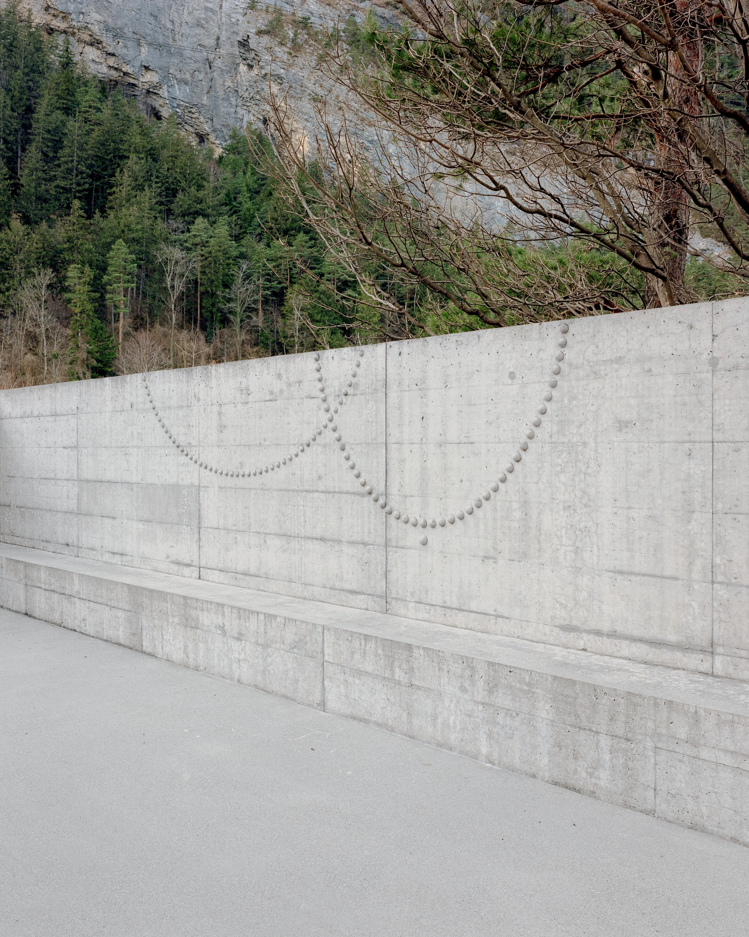 julian holzwarth autobahn Kapelle erstfeld Schweiz Guignard& Saner architekten Architectural stuttgart Architektur Fotograf architektur interior fotografie architectural photography medium format photography Mittelformat mamiya design Stuttgart 