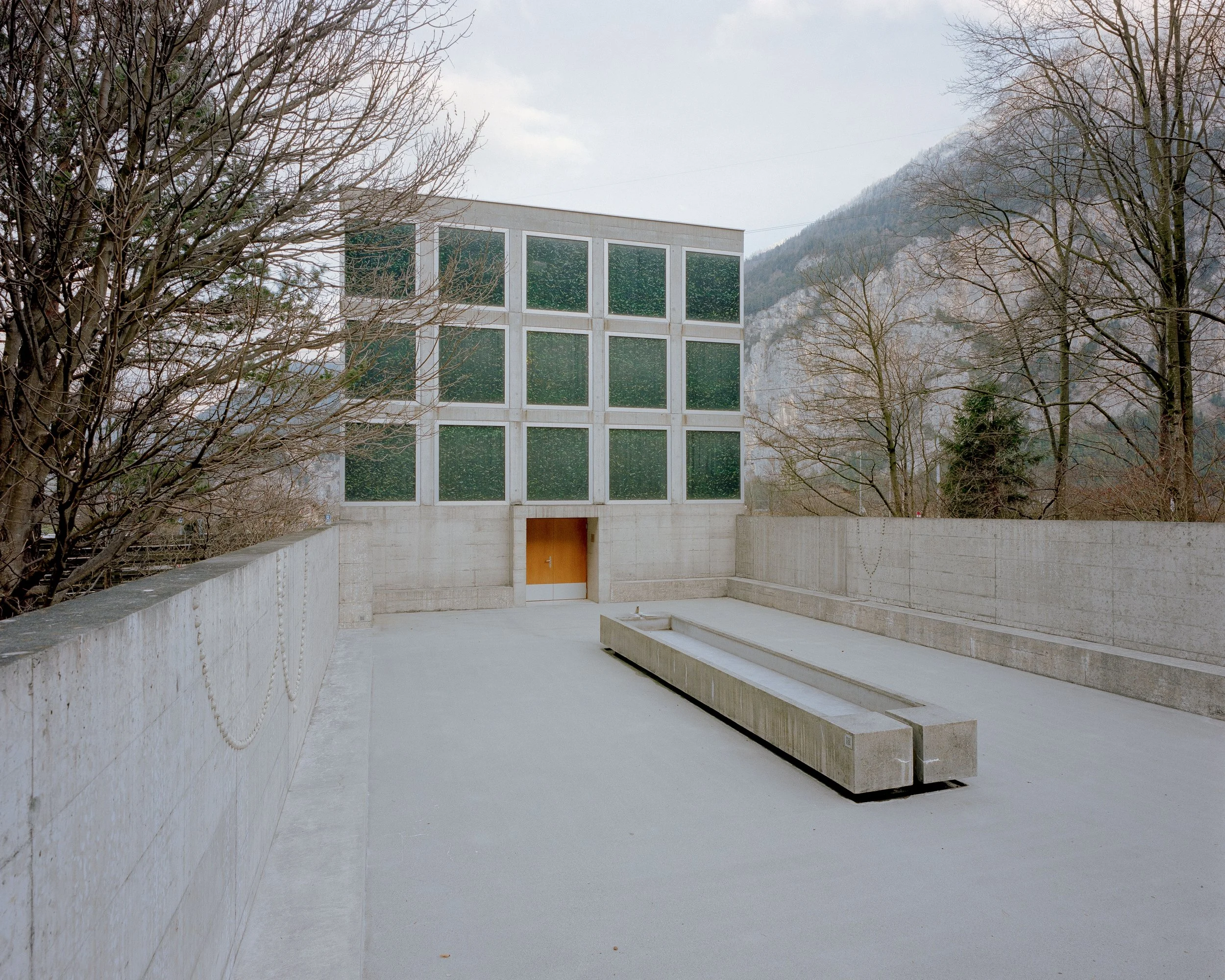 julian holzwarth autobahn Kapelle erstfeld Schweiz Guignard& Saner architekten Architectural stuttgart Architektur Fotograf architektur interior fotografie architectural photography medium format photography Mittelformat mamiya design Stuttgart 