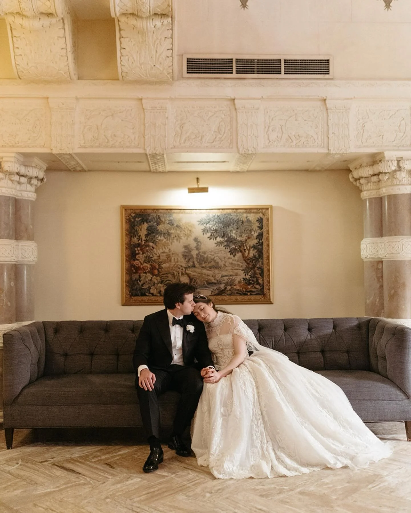 Ashley &amp; Joe 🫶

Photographer @clingpeck 
Planner @coutureeventschicago 
Florist @kloeckner_preferred_flowers 
DJ @toastandjamdjs 
Hair @tinamarie.hair 
MUA @kellylabanco_mua 
Live Painter @rosemaryfanti 
Coffee Cart @viatorcoffee 
Doughnuts @dor