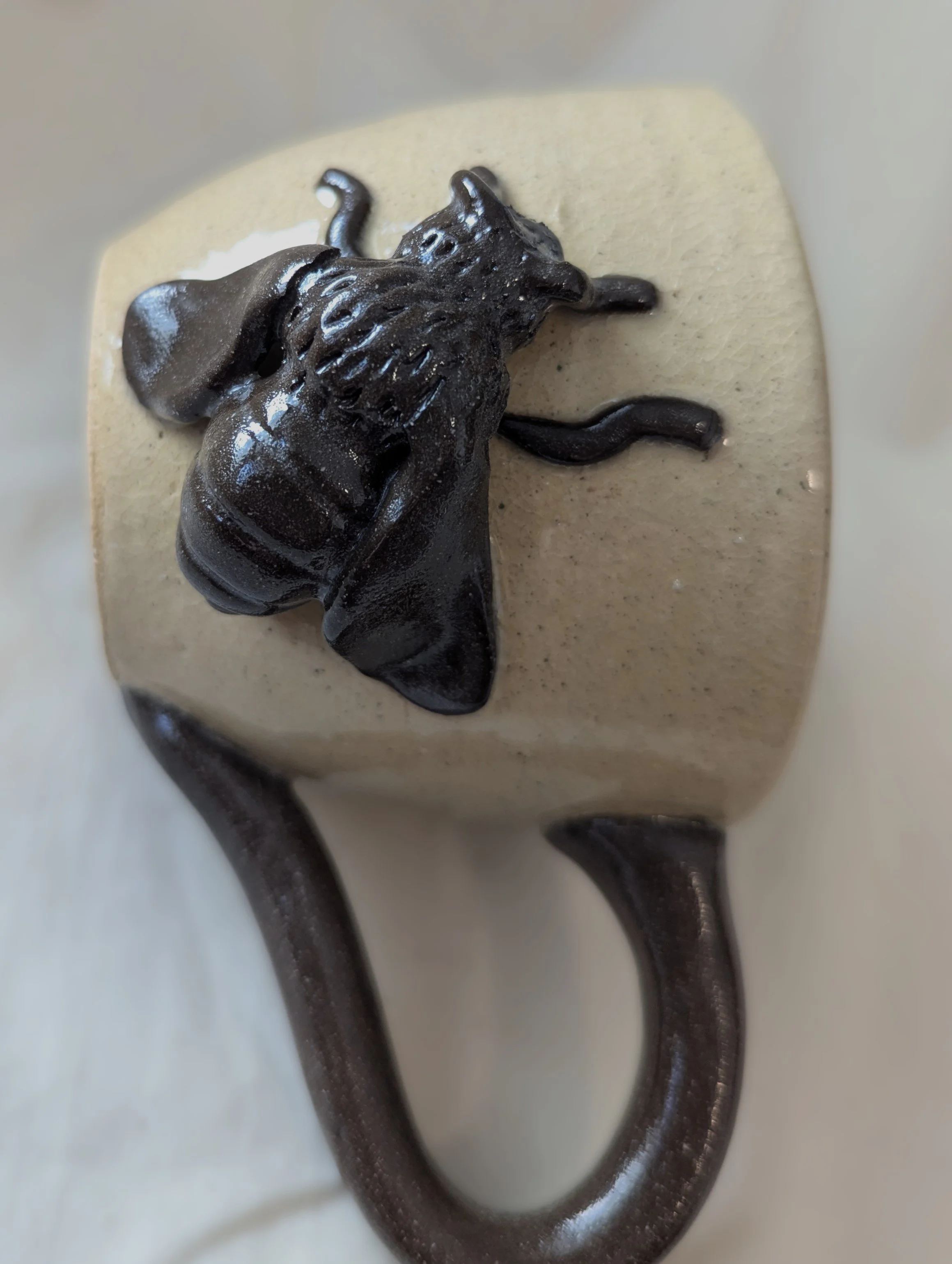 bee mug 1d.jpg