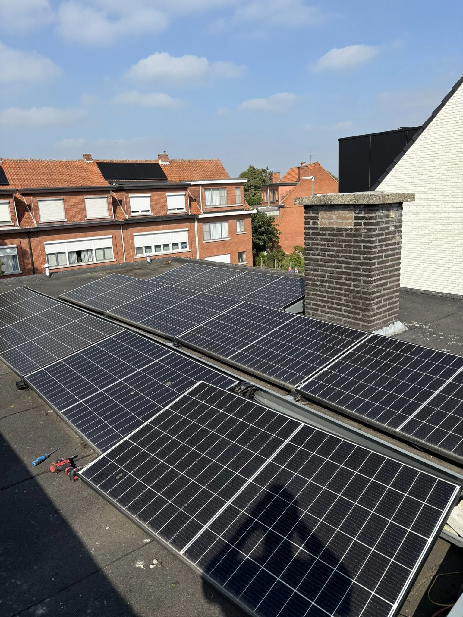 Zonnepanelen op plat dak
