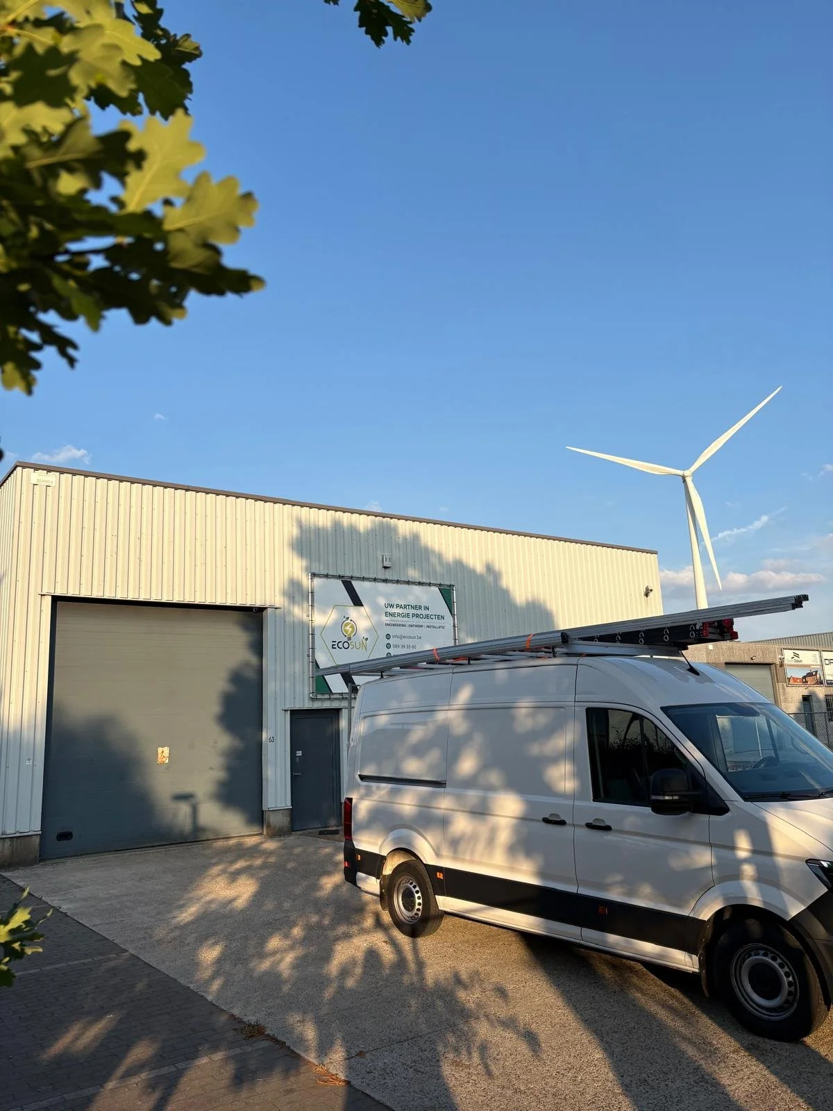 Vestiging Ecosun op Meerkensstraat 63 in Dilsen-Stokkem. Ecosun installeert Zonnepanelen, thuisbatterijen, laadpalen en airco's in Dilsen-Stokkem. Ook zonnepanelen, thuisbatterijen, laadpalen en airco's in de rest van Vlaanderen.