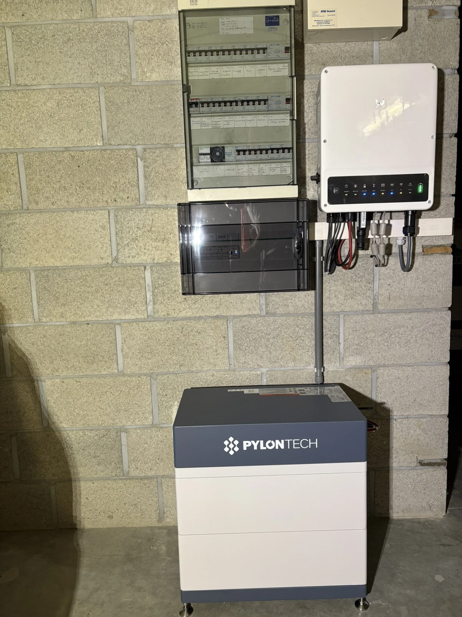 Pylontech thuisbatterij gekoppeld aan goodwe omvormer en stroomkast
