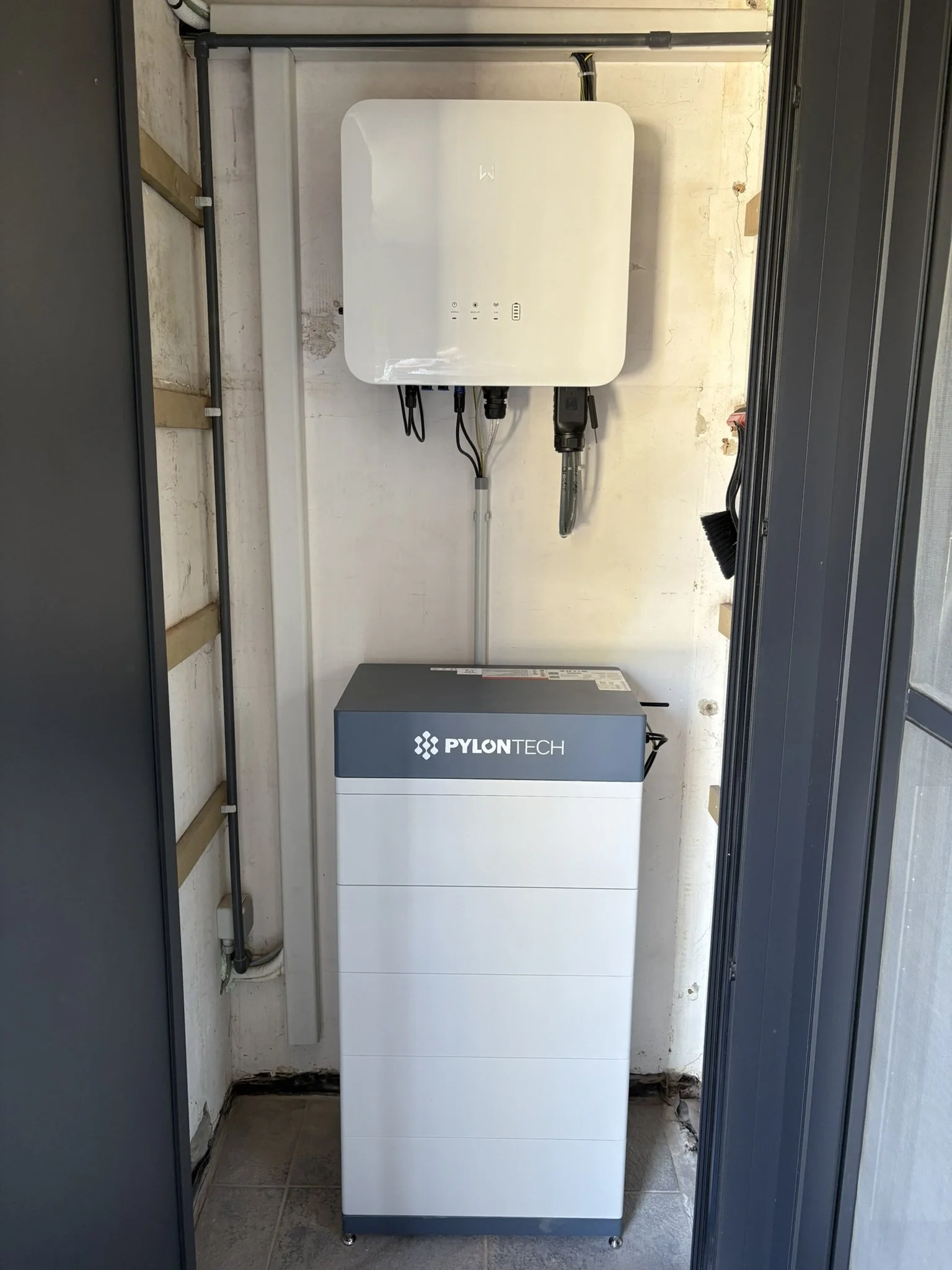 Pylontech thuisbatterij verbonden met Goodwe omvormer