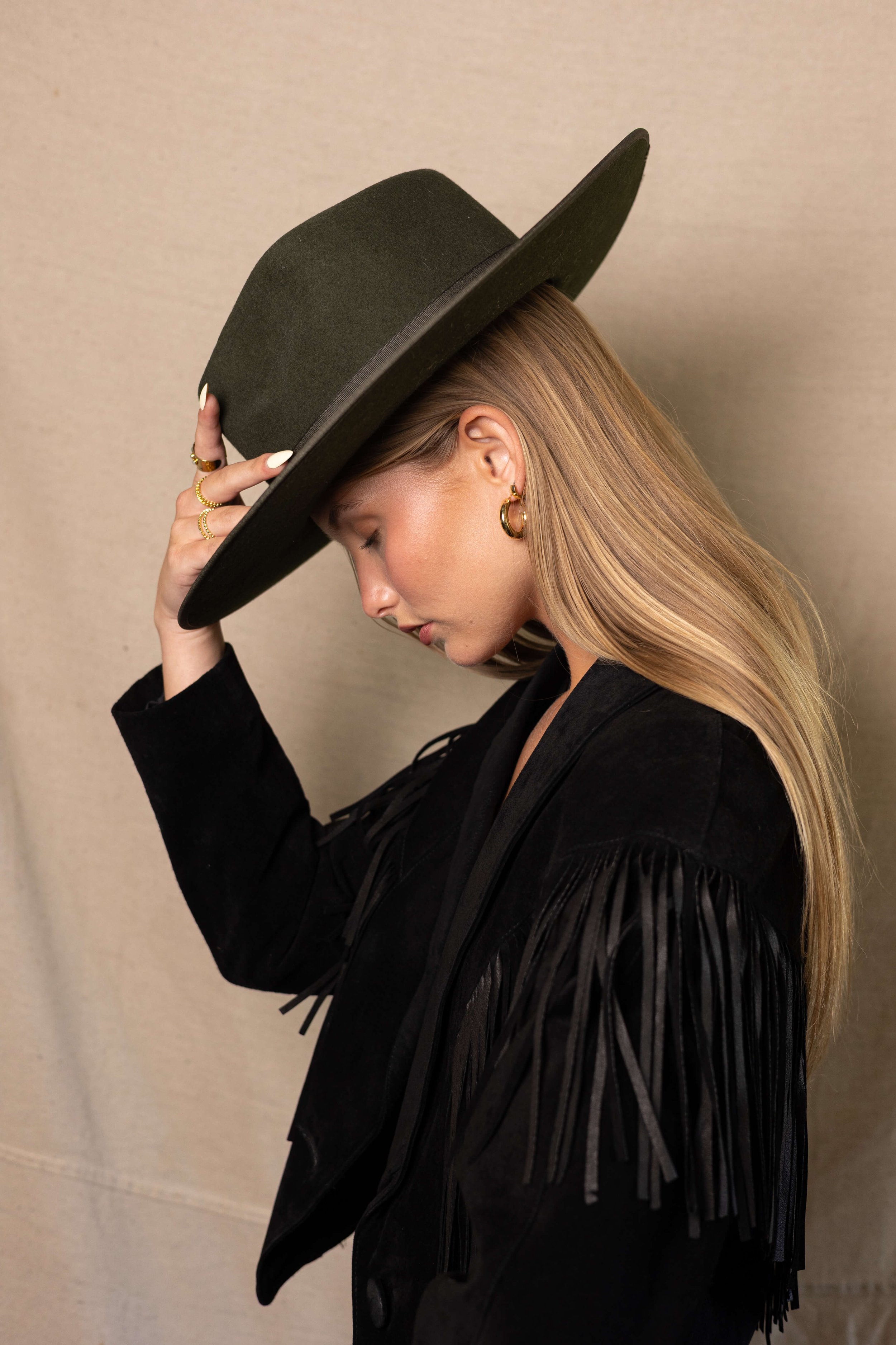 LackofColorHats.Adalee.Foster.Model.HollidayCollectiv1.jpg