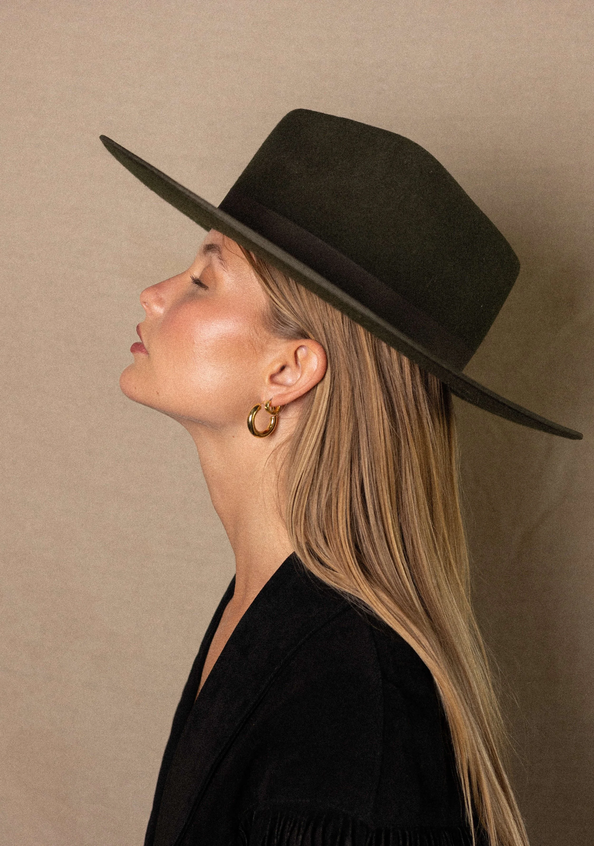 LackofColorHats.Adalee.Foster.Model.HollidayCollectiv2.jpg