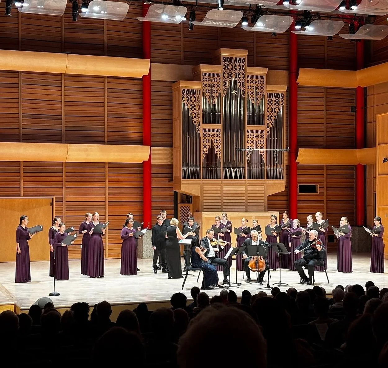 Cantare got our performance season off to a STUNNING start with two back-to-back performances of @jamesleeiii_composer ‘s PITCH IN with @pacificaquartet 
It was our honour to open the MASTERS series for @calgarypromusica alongside this incredi