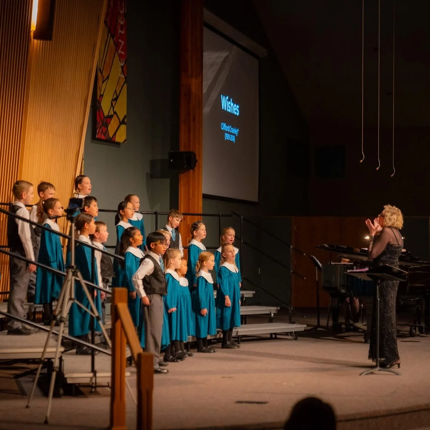 CANTILENA’s first performance of the season at SEVEN TEACHINGS IN SONG! We LOVE a first concert moment, especially when it’s a FIRST concert EVER moment - Congratulations to all our new cantilenas!!!
📸 @bszakony