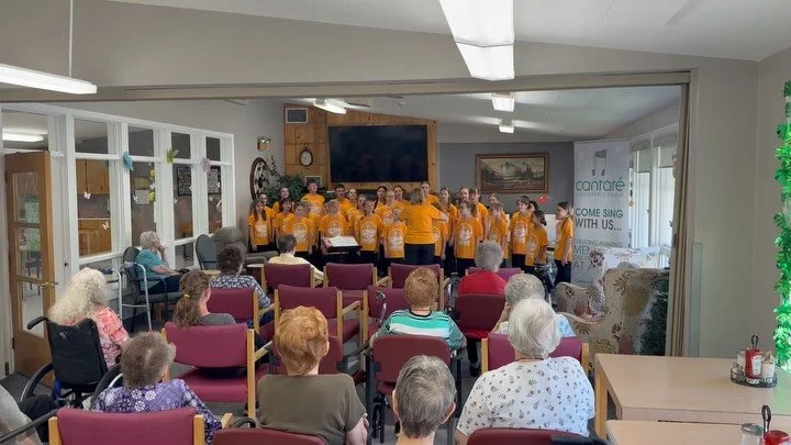 Our touring ensemble began their Friday morning by presenting a concert for Pleasant View Lodge seniors residence! 

Our choristers loved having the chance to speak to the audience after their performance and learn more about this community 💜

(We&r