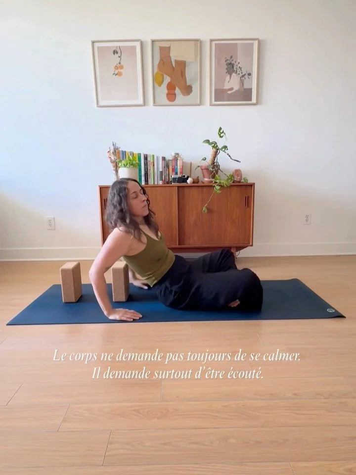 La r&eacute;gulation commence par la pr&eacute;sence.

&Ecirc;tre pleinement pr&eacute;sent.e ne veut pas dire &ecirc;tre constamment calme. &Ccedil;a veut dire &ecirc;tre en relation avec ce qui est l&agrave;. Observer ce qui monte &agrave; la surfa