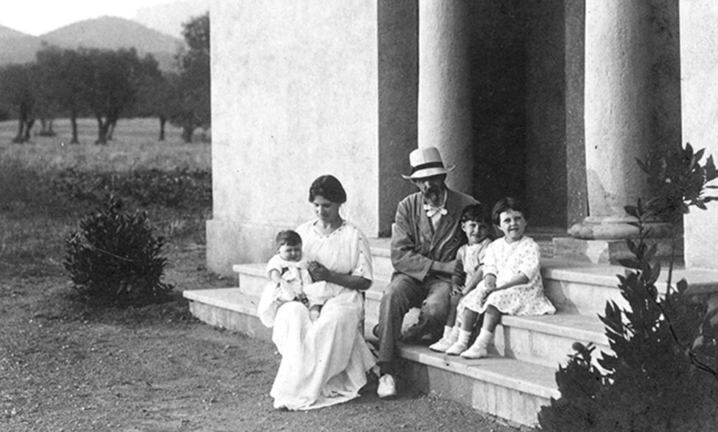 Torres-García family at Mon Repos. Photograph by Jaime Piña, Manolita’s brother.