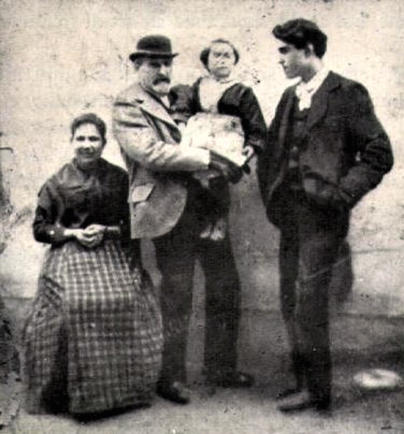 Torres-Y-Flia-1891-2.gif