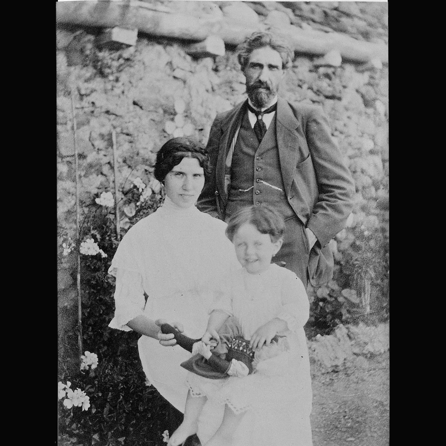Manolita, Torres-García, and their first child at the Mont d’Or school in Terrassa, c.1913.