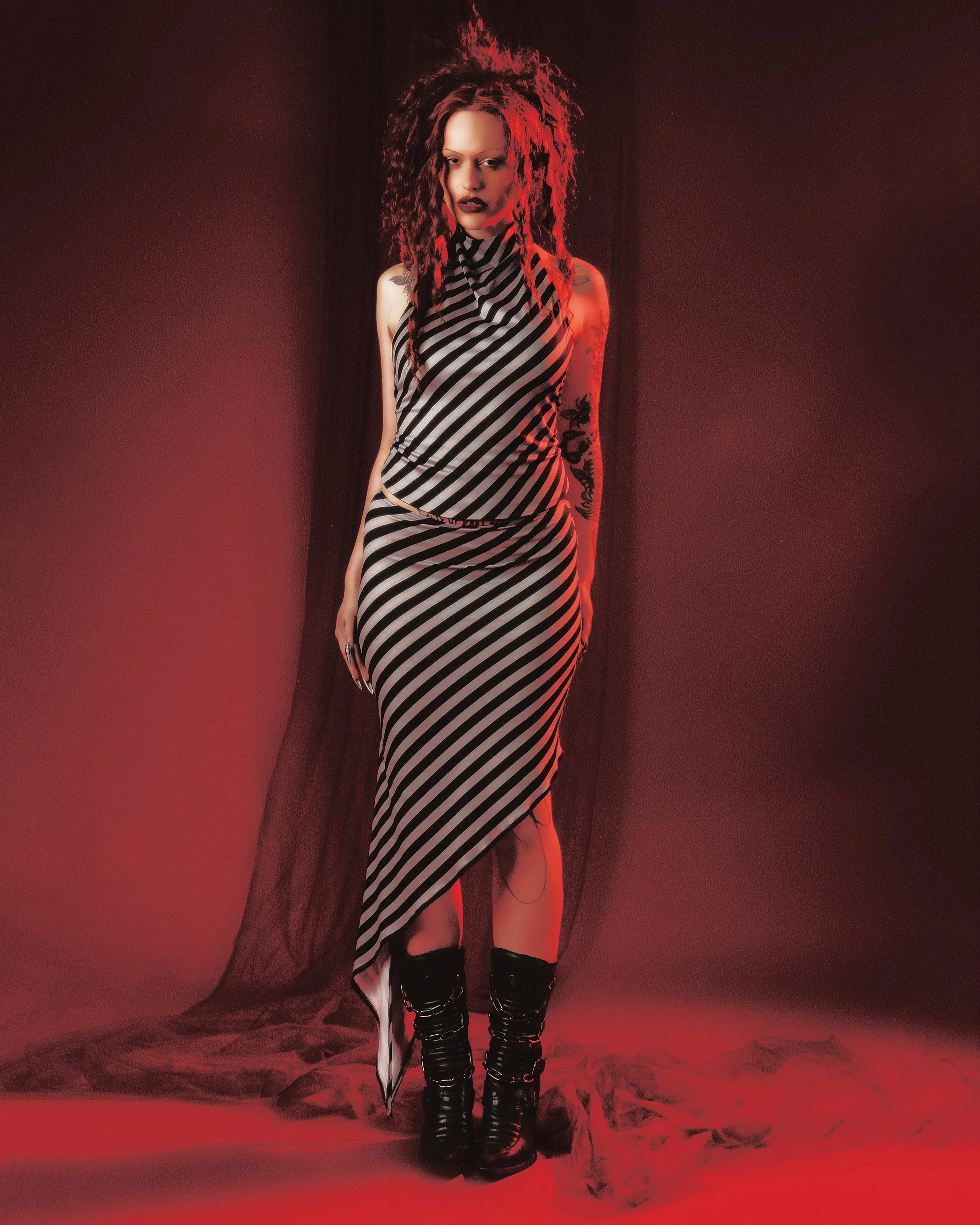 VIOLENT DELIGHTS TOP