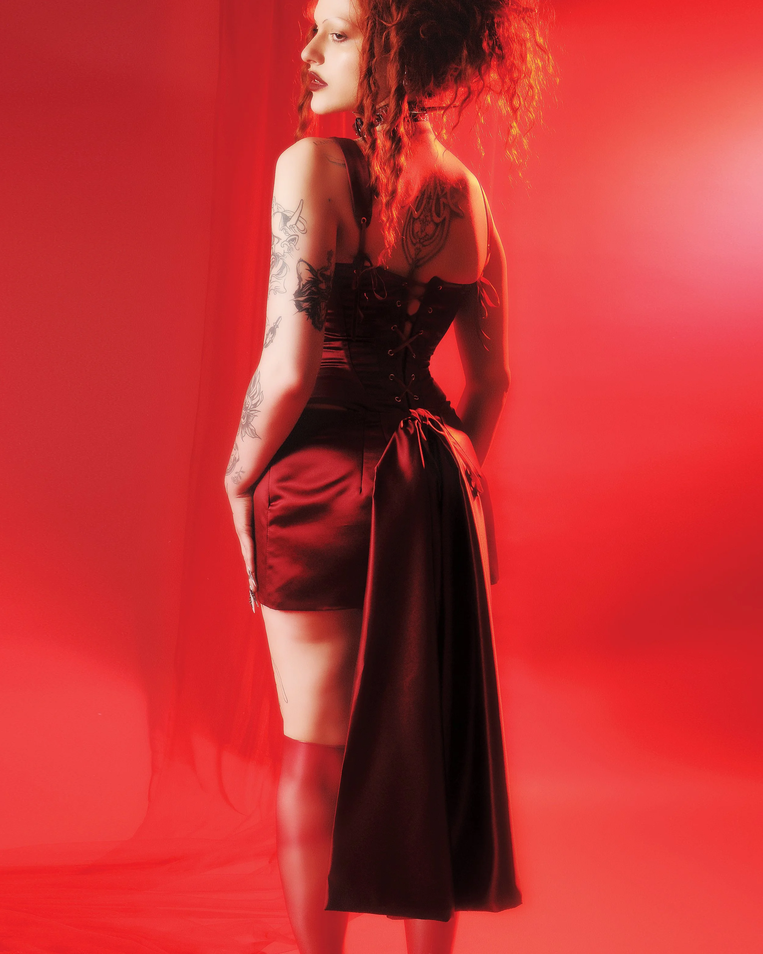 TEMPTATION BUSTLE
