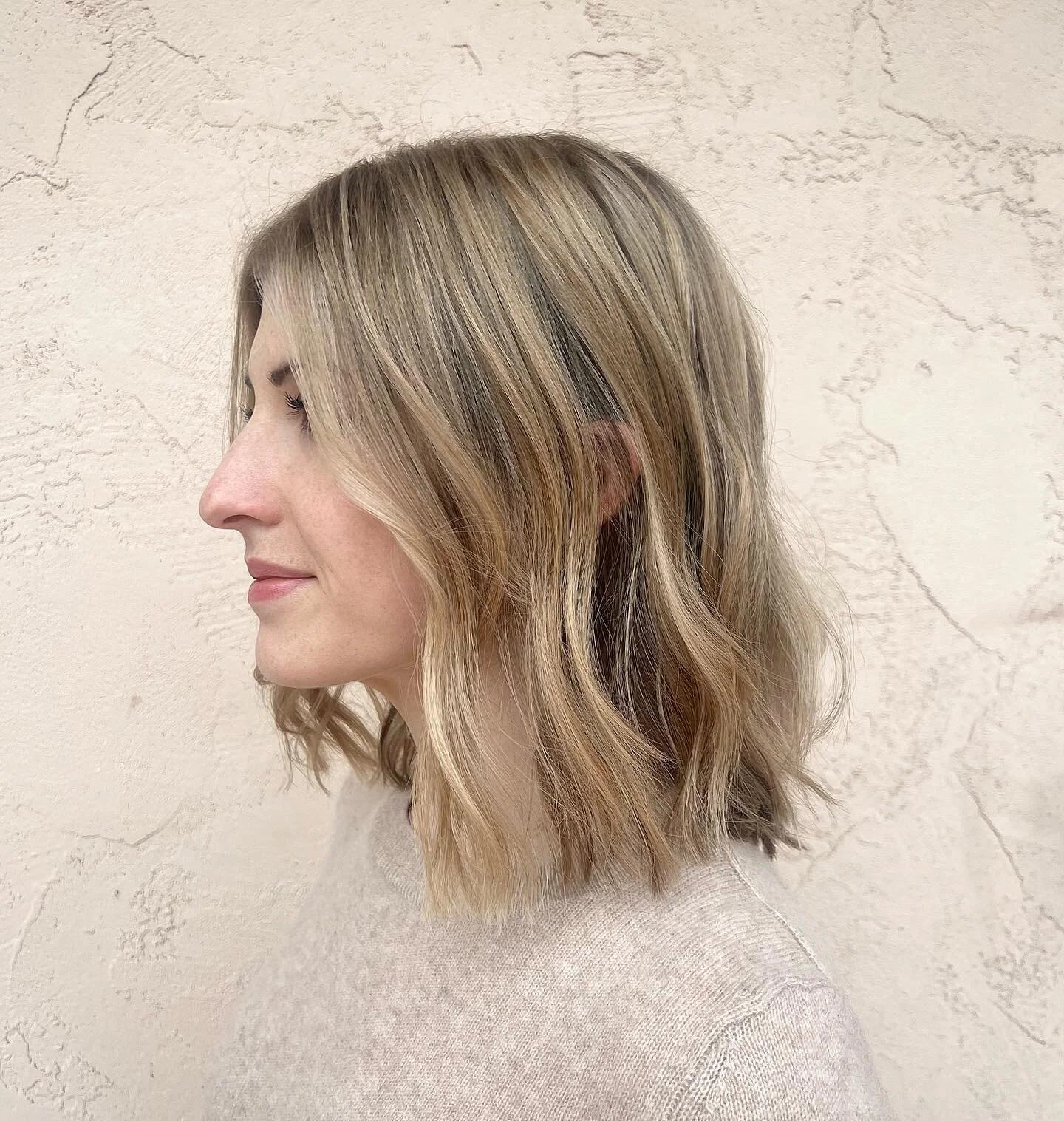 Dimensional beige blonde🥂
 I love how this ash color complements her completion so well🤩
&bull;
Color analysis is so real!! 
&bull;Paige&rsquo;s completion complements cool tones much better than anything warm! 

&bull;Warm would make her skin tone