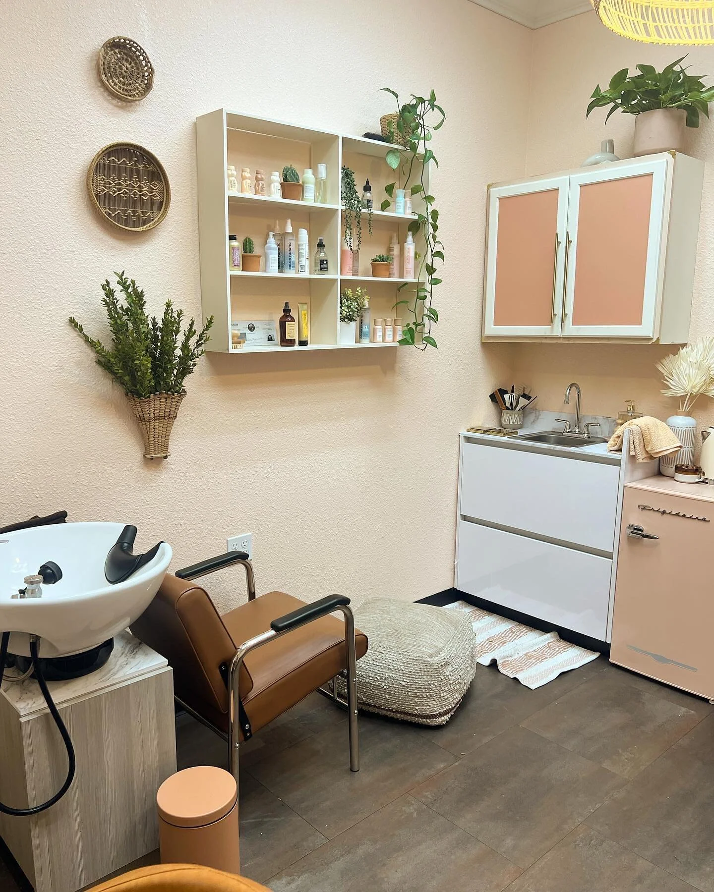 ✧Mane &amp; Muse Salon Studio✧
@solasandiego @solasalons 
&bull;
It&rsquo;s been such an amazing experience building my small business in my sola studio! 
&bull;
I&rsquo;m so grateful for all your positivity and support for mane&amp;muse 🤍
&bull;
Bo