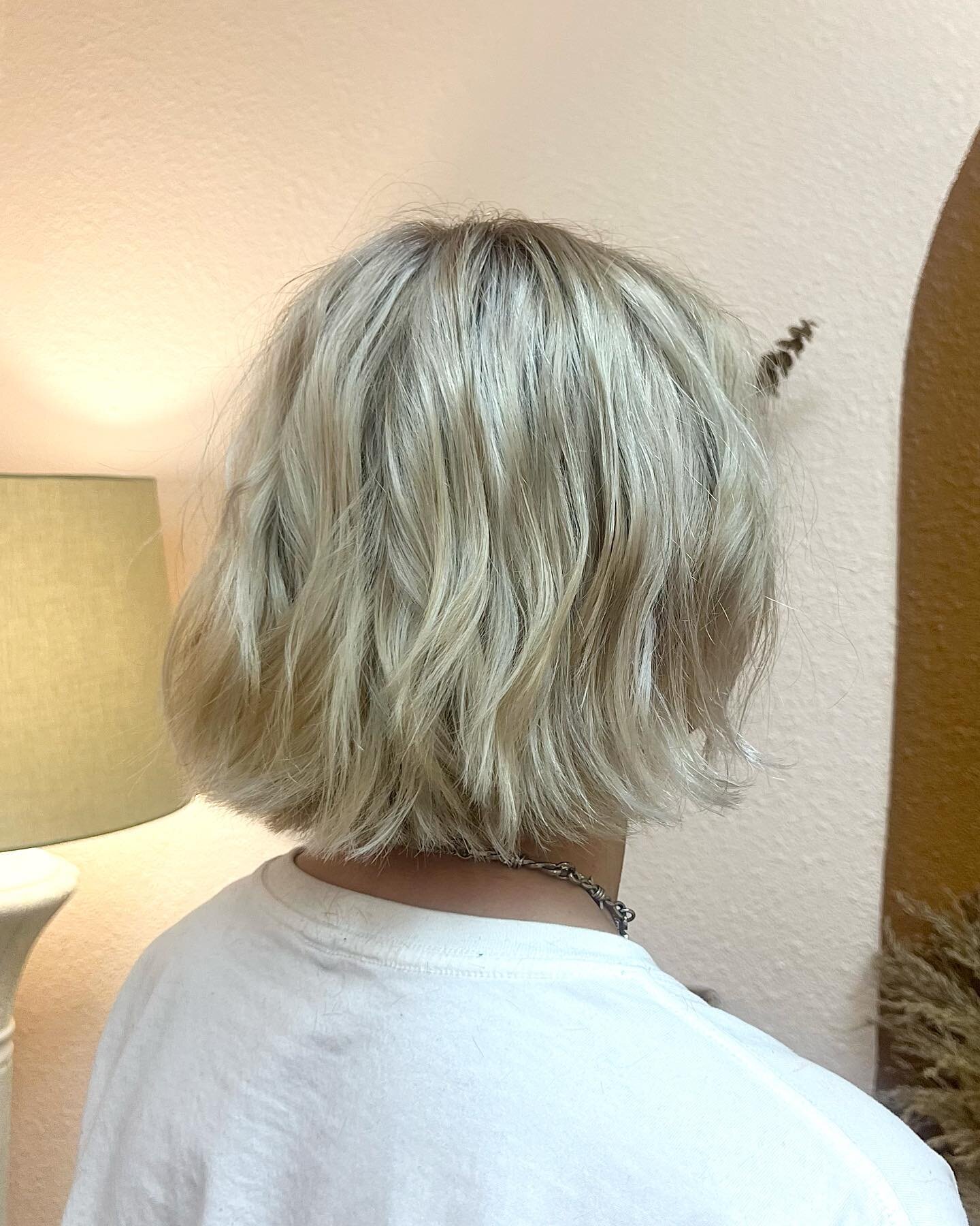 Platinum blonde textured bobs ✧
Maneandmusesalon.com to book
&bull;
Looking to change up your color? Send a DM and we can do a virtual text consult! Or book a consultation with me in the studio🤍
&bull;
@4bassett @davinescolor @davinesofficial 
&bull