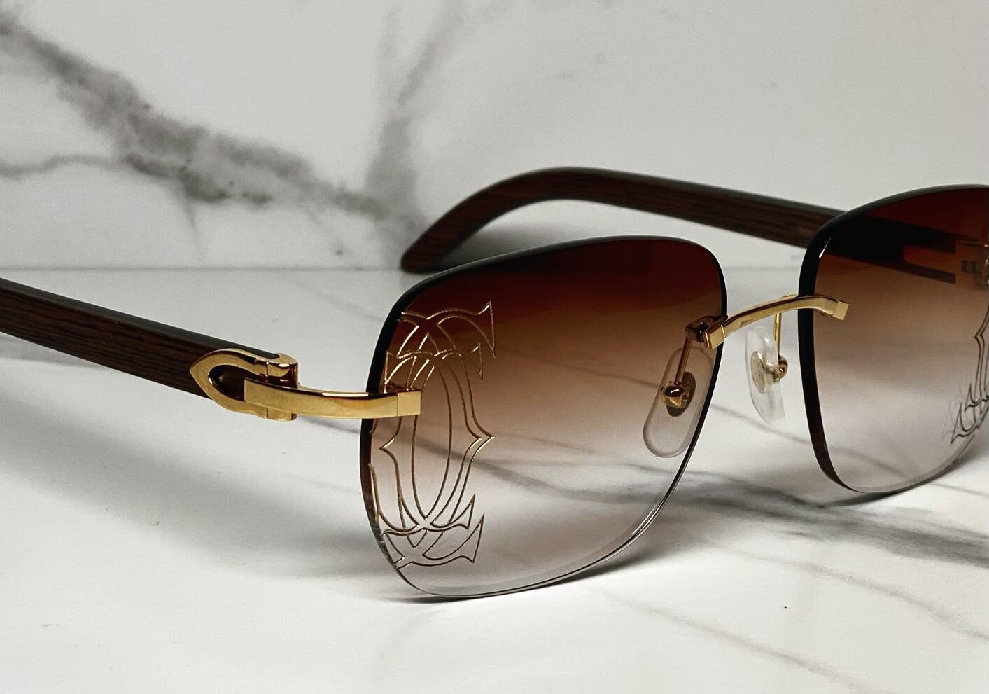 Speaking of custom engravings 👀. This C-Decor Emblem is back in stock for the summer! 

Available Now | DM for more info

#cartier #cartiereyewear #cartierglasses #cartiersunglasses #cartierrimless #customcartier #detroit #313 #opticalshop #luxuryey