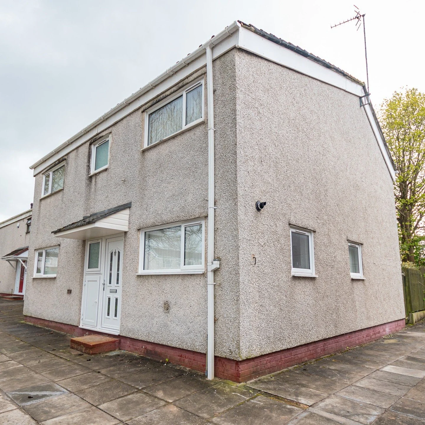 🏡✨ Excited to announce we've just completed on our next project. Strategy is currently being confirmed as we're still in negotiations, but will let you know as soon as we do! 🤔👀

This one's massive though, with 5 bedrooms upstairs alone! Arguably 