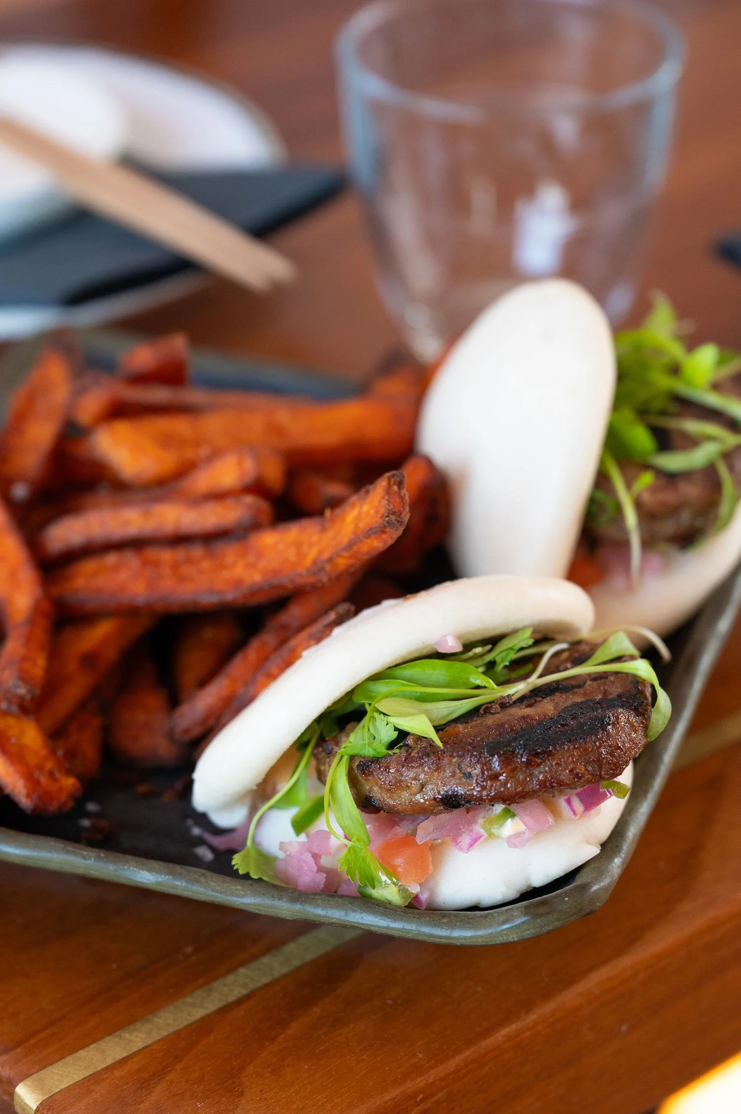 barYoshi_BurgerBao_PhotoCred_WendyMillsPhotography.jpg