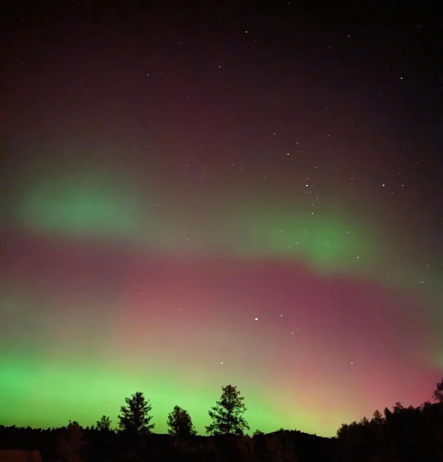 The best place lit up under one of the best shows. 🌌 #northernlights #blackhills #blackhillsmagic #granitesports 
📷: @liz.warren